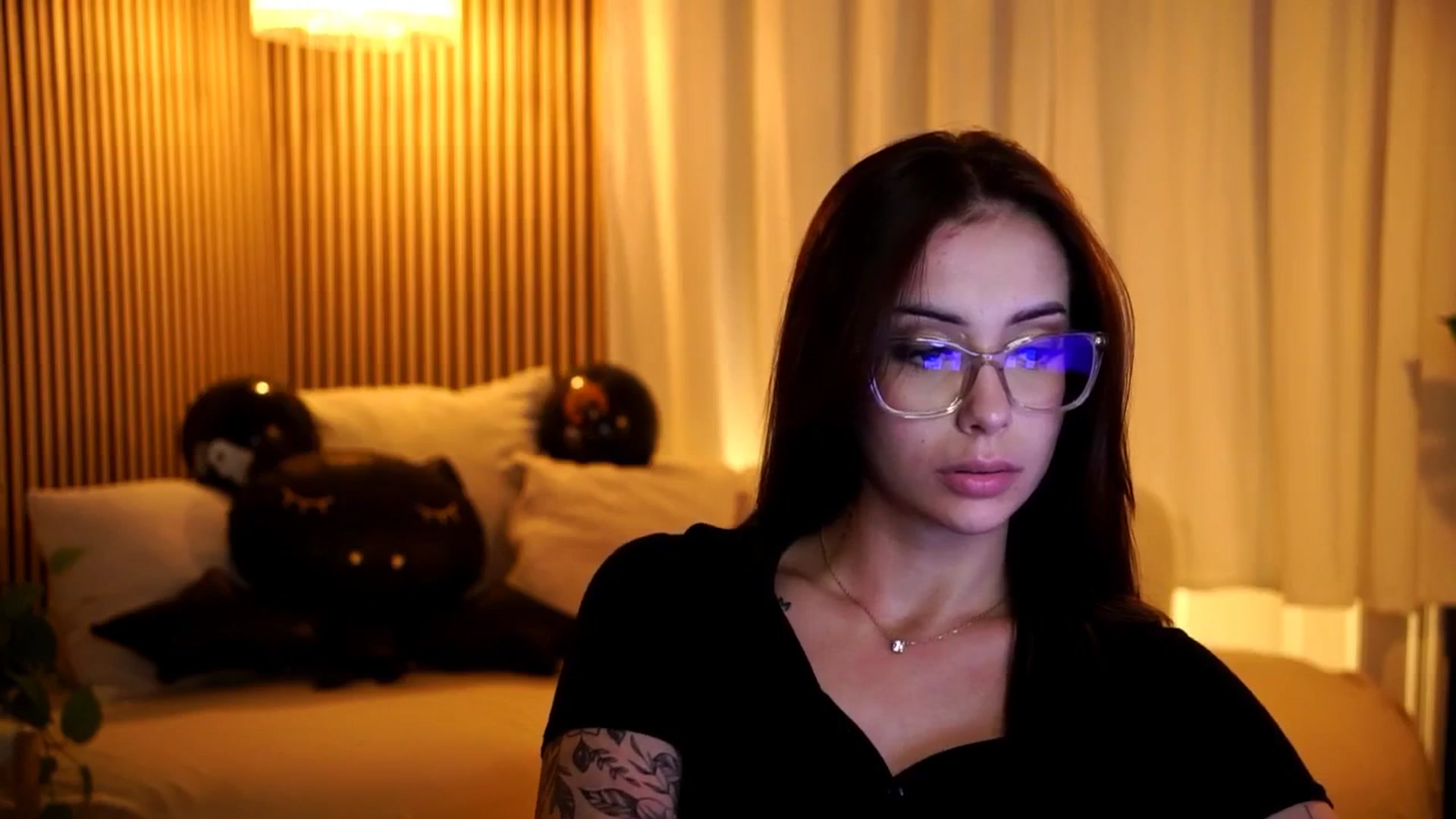 Gallery image thumbnail from Naomii18's myfreecams stream on, 10/30/2024, 17:56 image 7 of 20