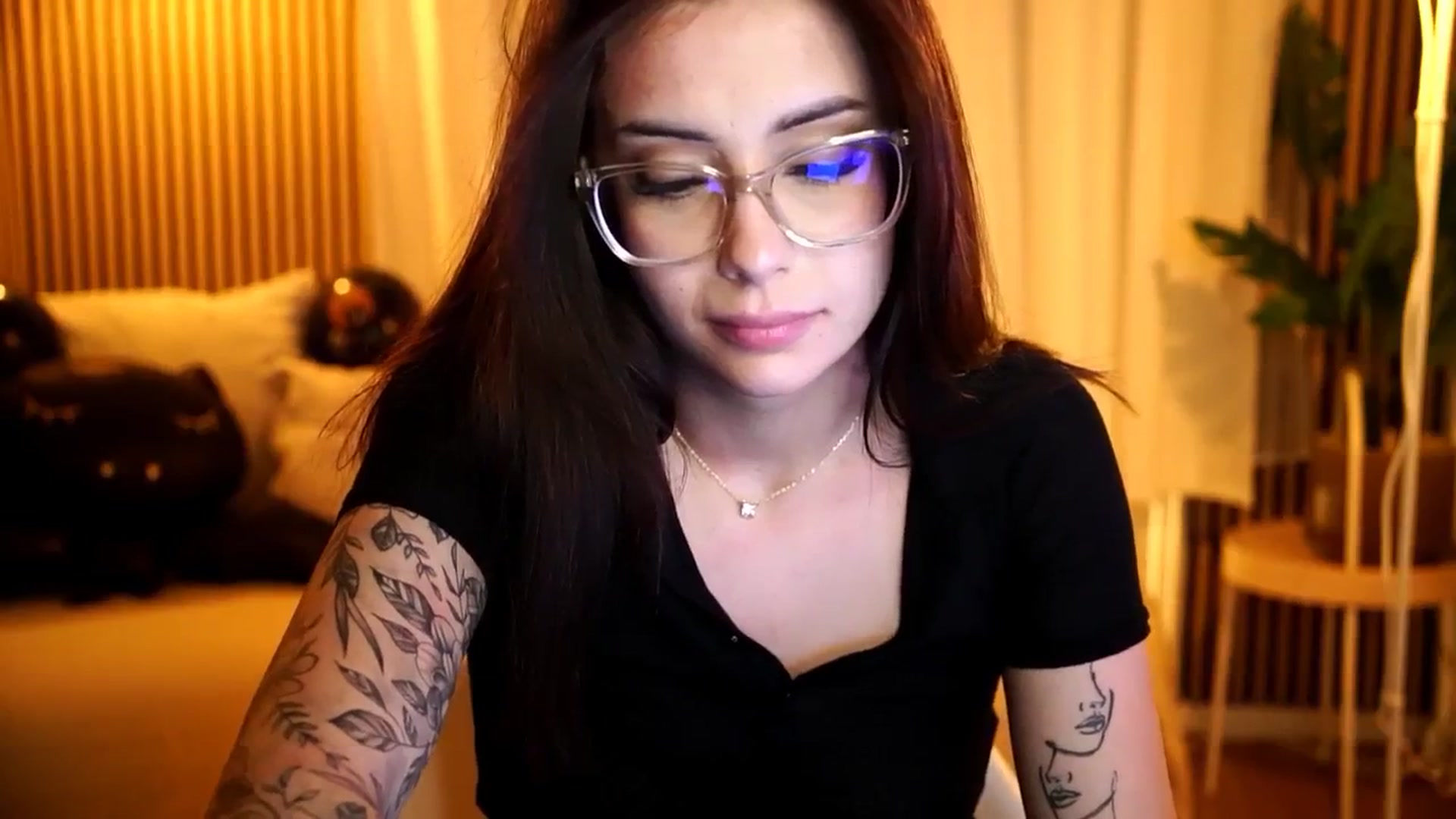 Gallery image thumbnail from Naomii18's myfreecams stream on, 10/30/2024, 17:56 image 15 of 20