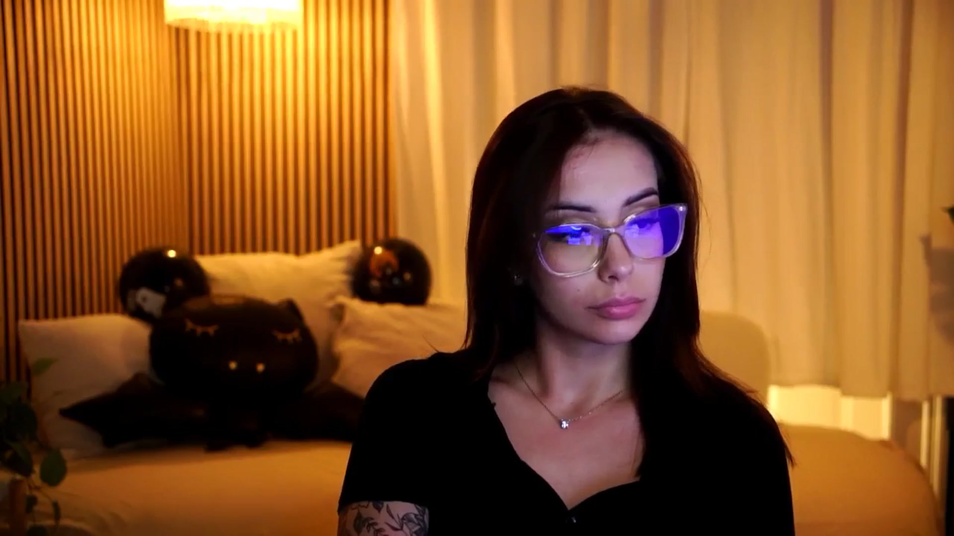Gallery image thumbnail from Naomii18's myfreecams stream on, 10/30/2024, 17:56 image 8 of 20