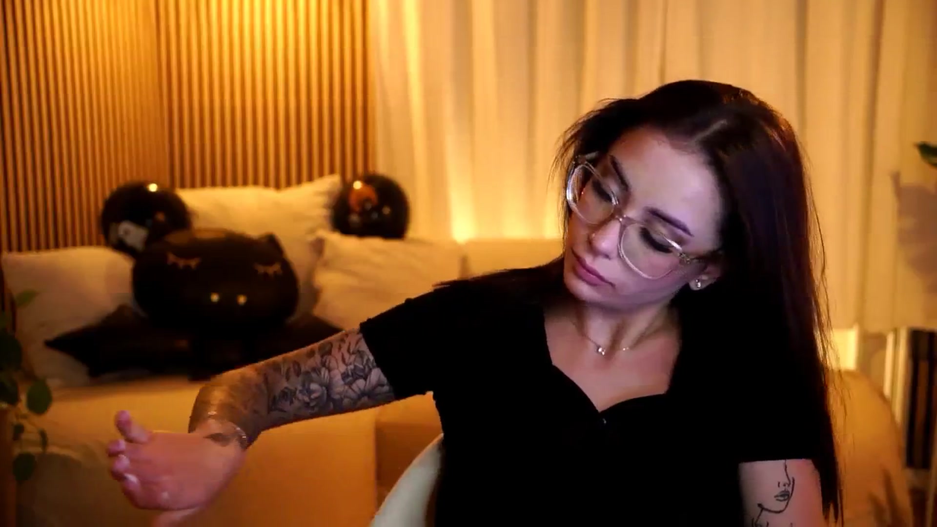 Gallery image thumbnail from Naomii18's myfreecams stream on, 10/30/2024, 17:56 image 13 of 20
