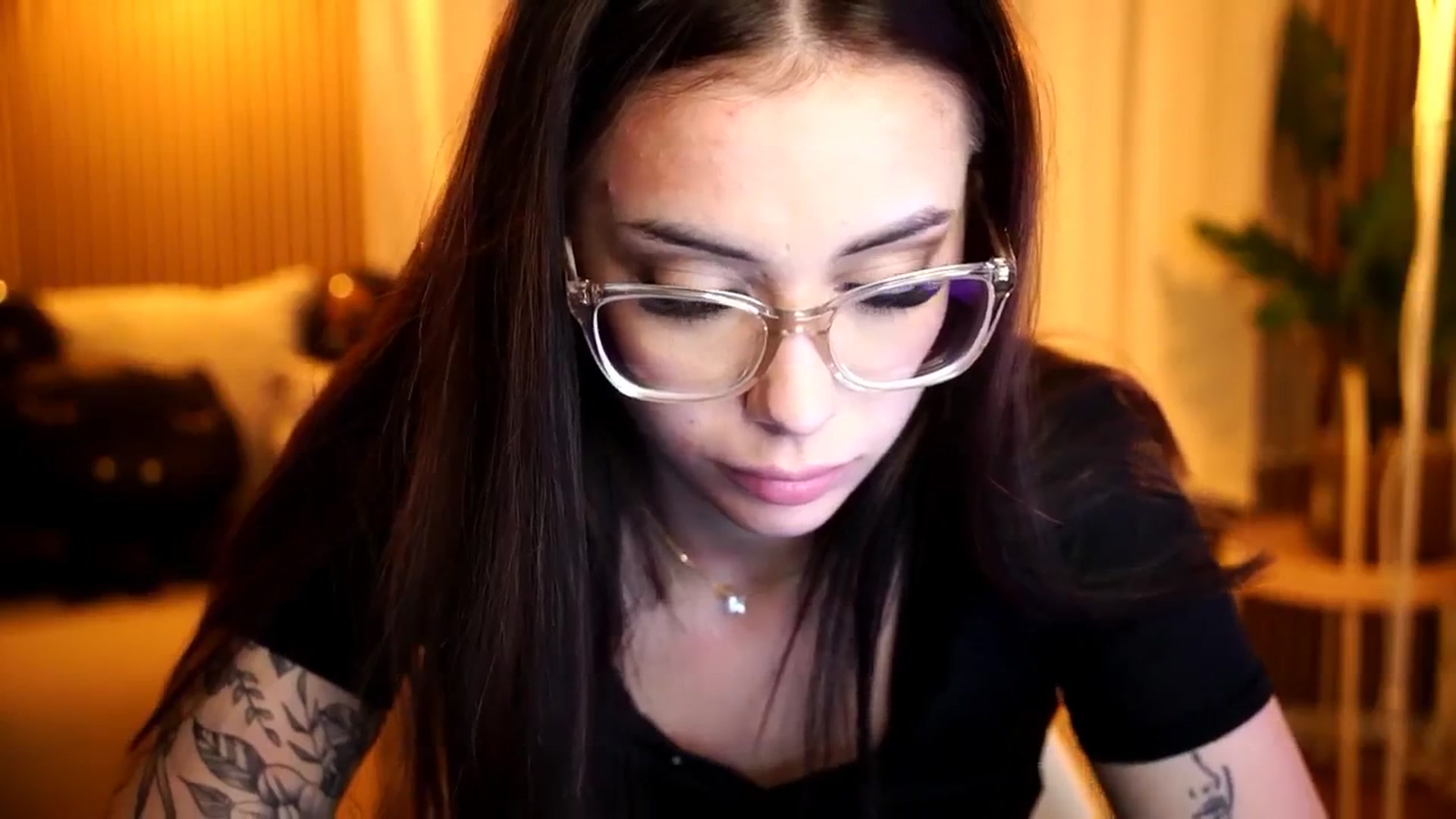 Gallery image thumbnail from Naomii18's myfreecams stream on, 10/30/2024, 17:56 image 18 of 20