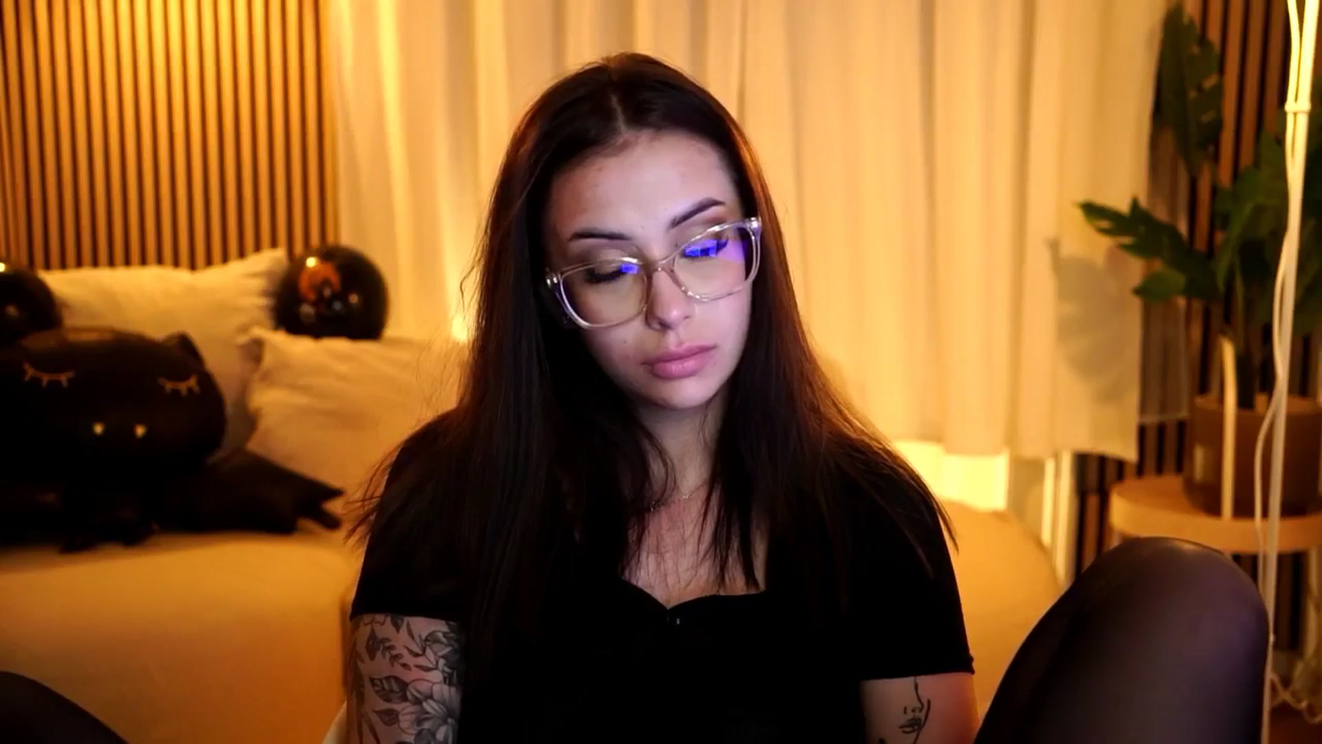Gallery image thumbnail from Naomii18's myfreecams stream on, 10/30/2024, 17:56 image 19 of 20