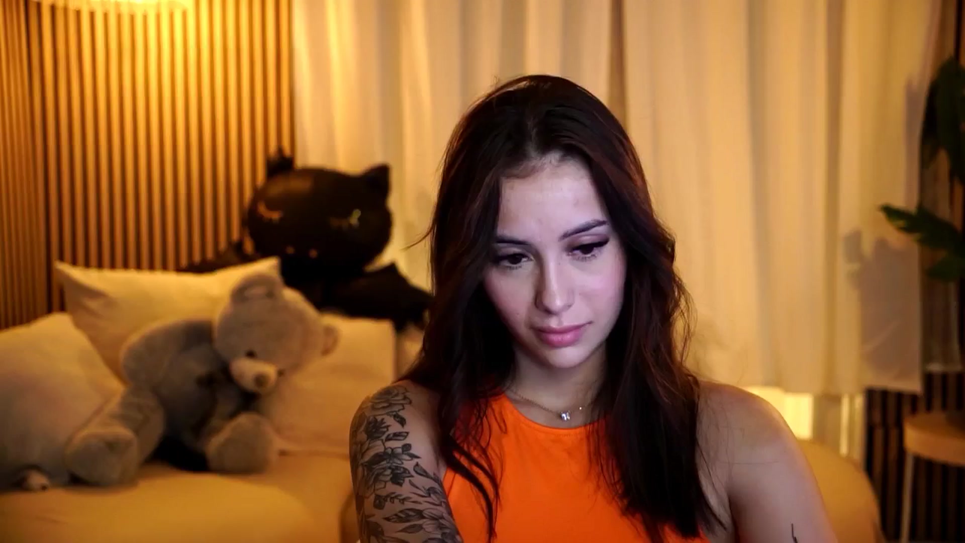 Gallery image thumbnail from Naomii18's myfreecams stream on, 11/04/2024, 18:07 image 19 of 20