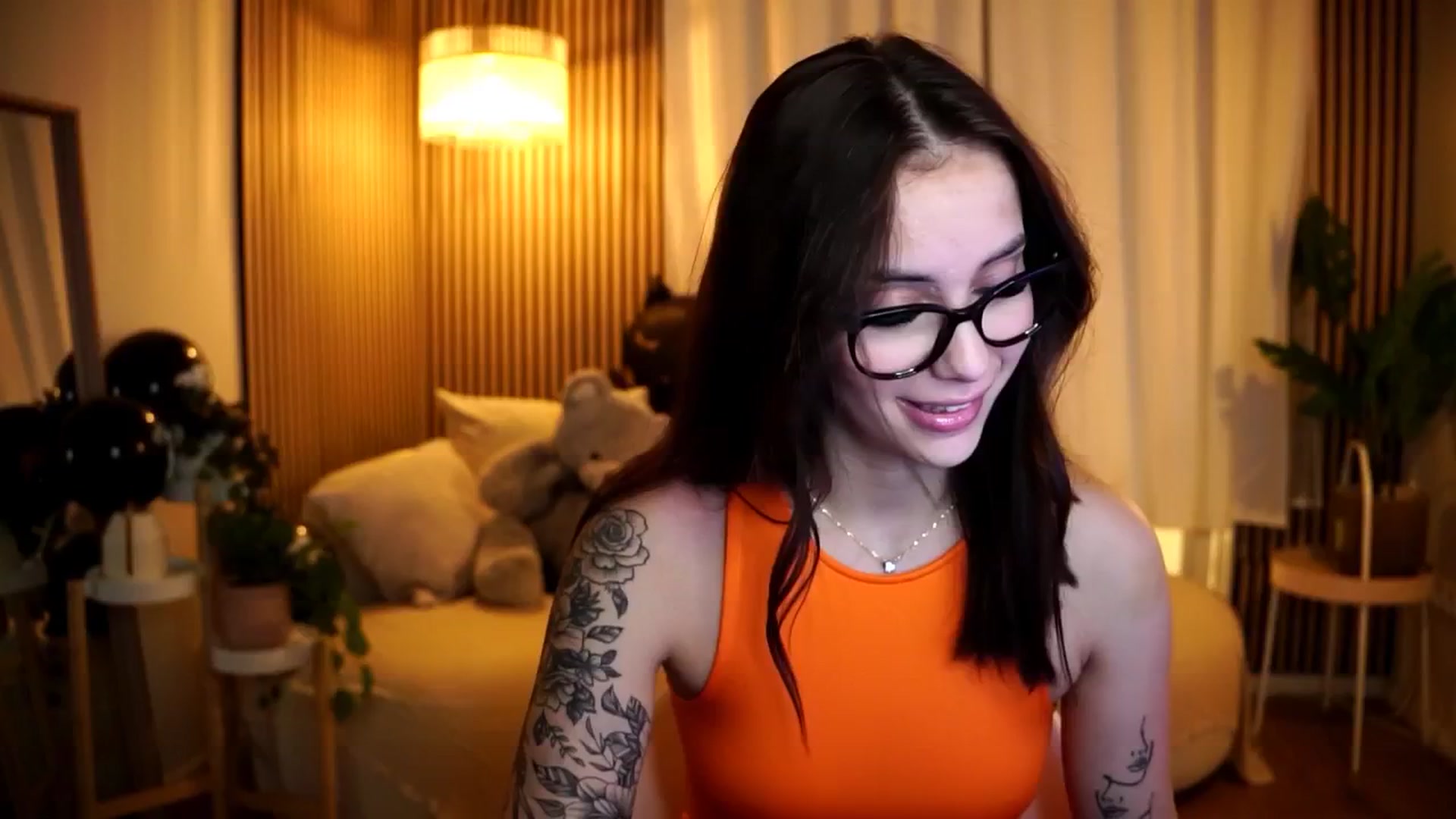 Gallery image thumbnail from Naomii18's myfreecams stream on, 11/04/2024, 18:07 image 1 of 20