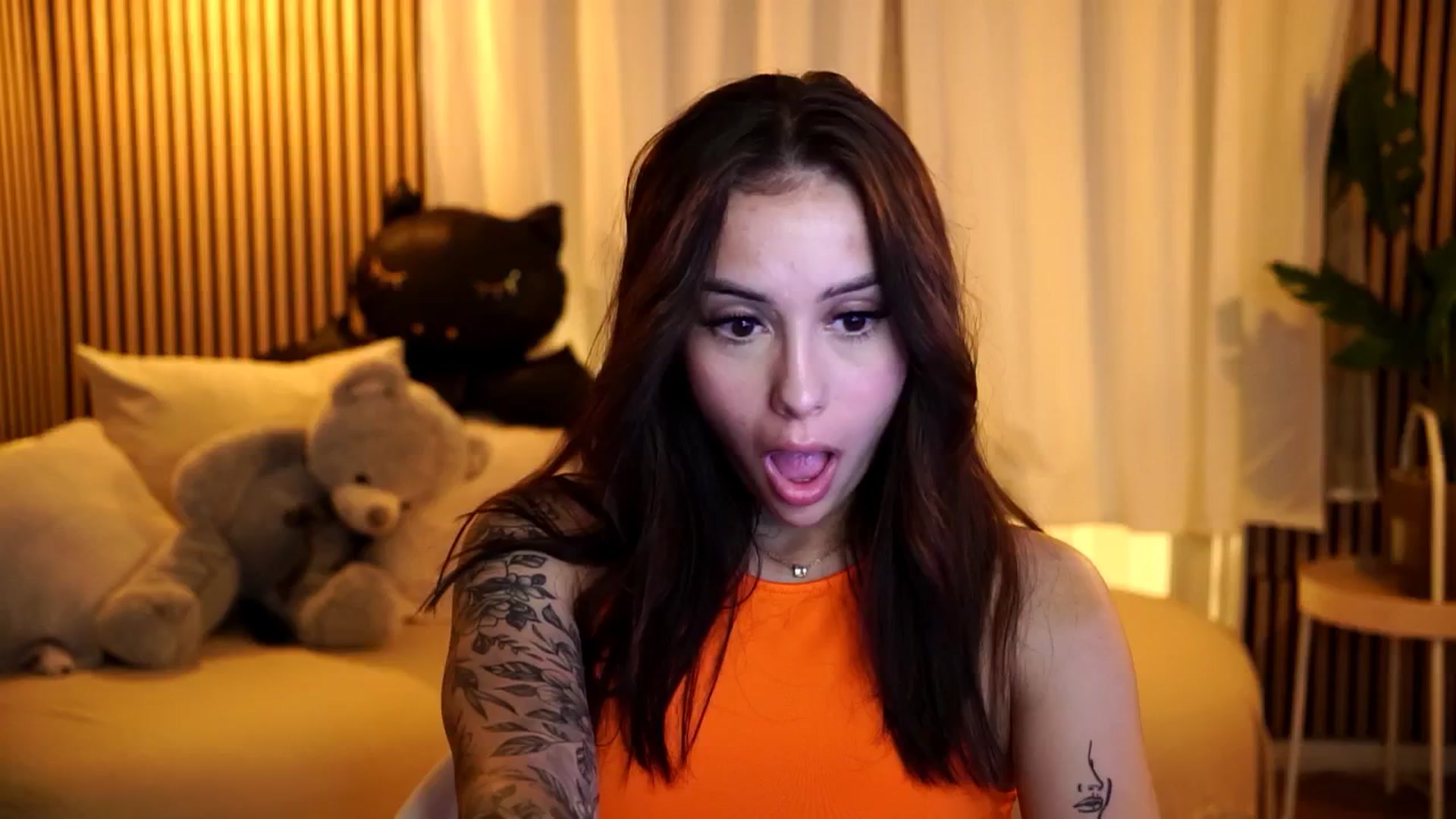 Gallery image thumbnail from Naomii18's myfreecams stream on, 11/04/2024, 18:07 image 18 of 20