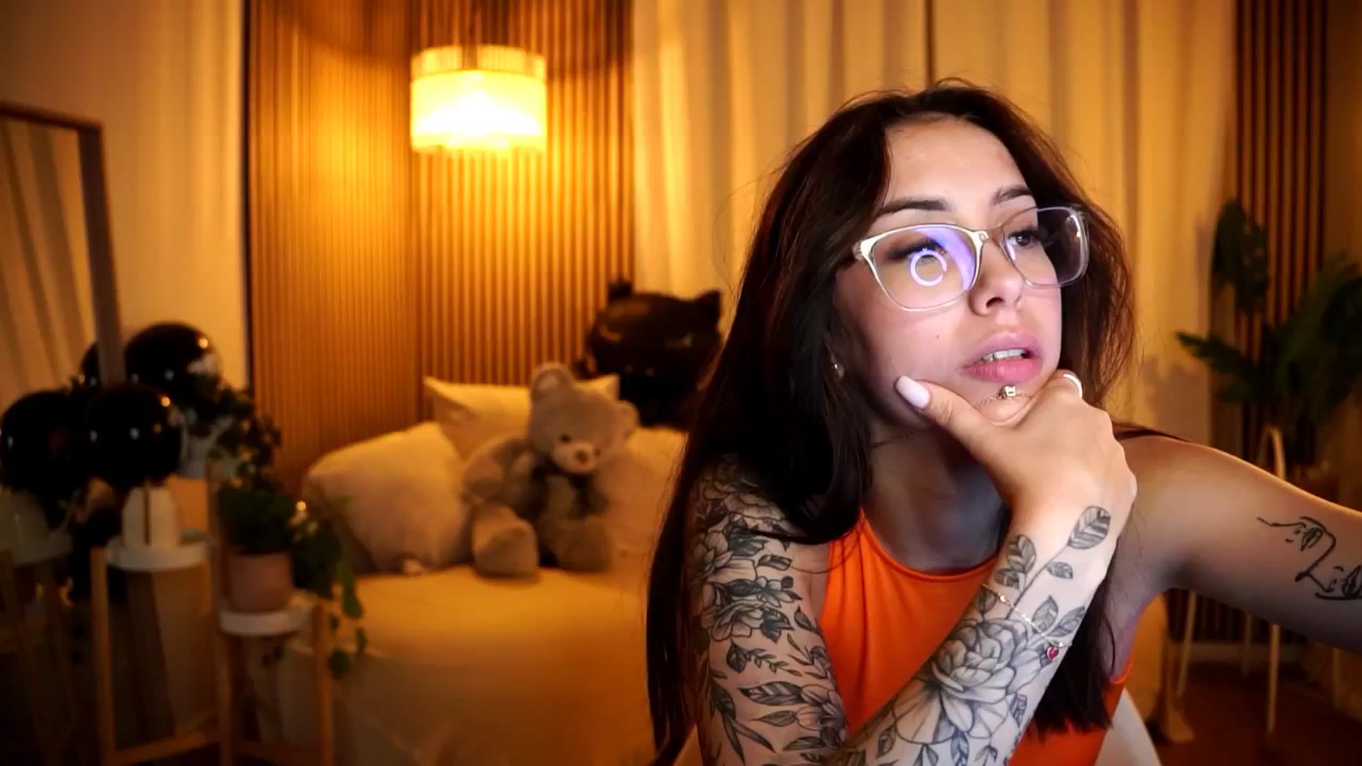Gallery image thumbnail from Naomii18's myfreecams stream on, 11/04/2024, 19:19 image 1 of 20