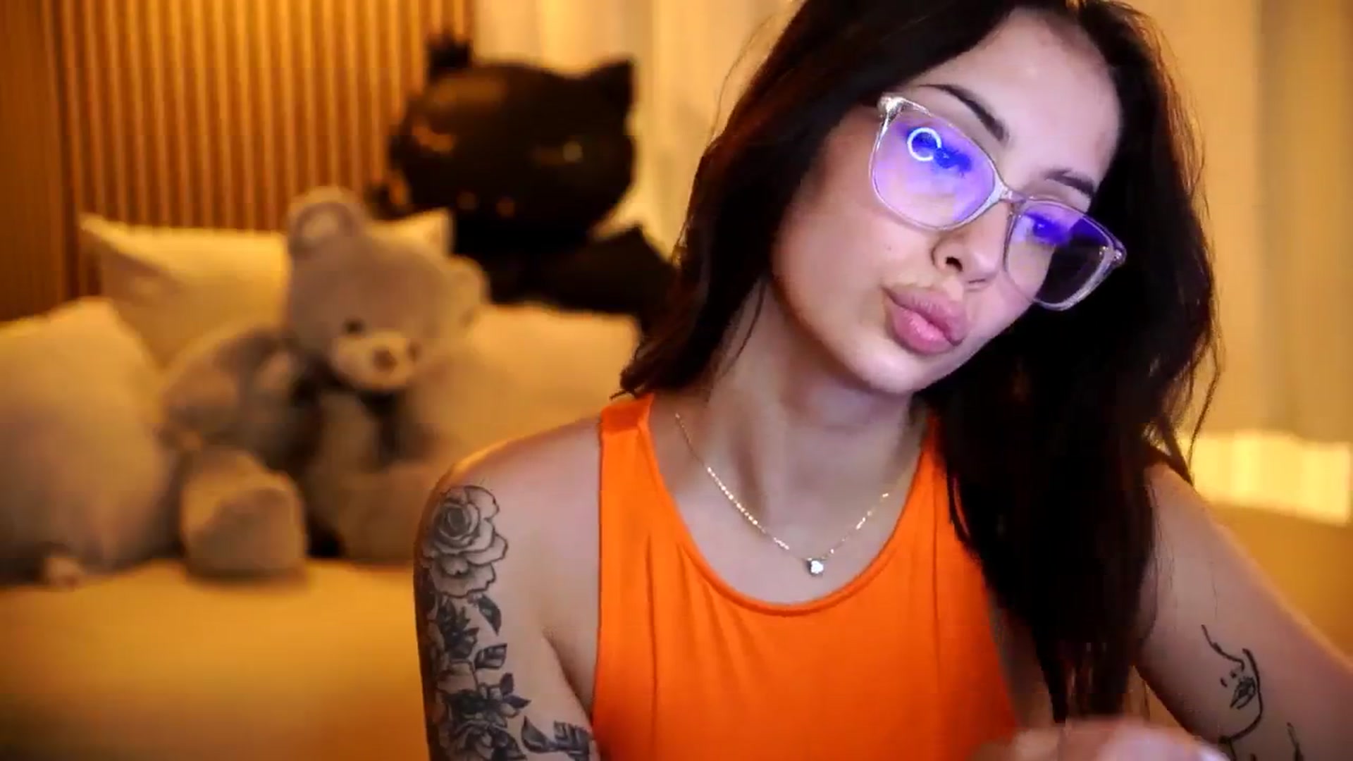 Gallery image thumbnail from Naomii18's myfreecams stream on, 11/04/2024, 19:19 image 17 of 20