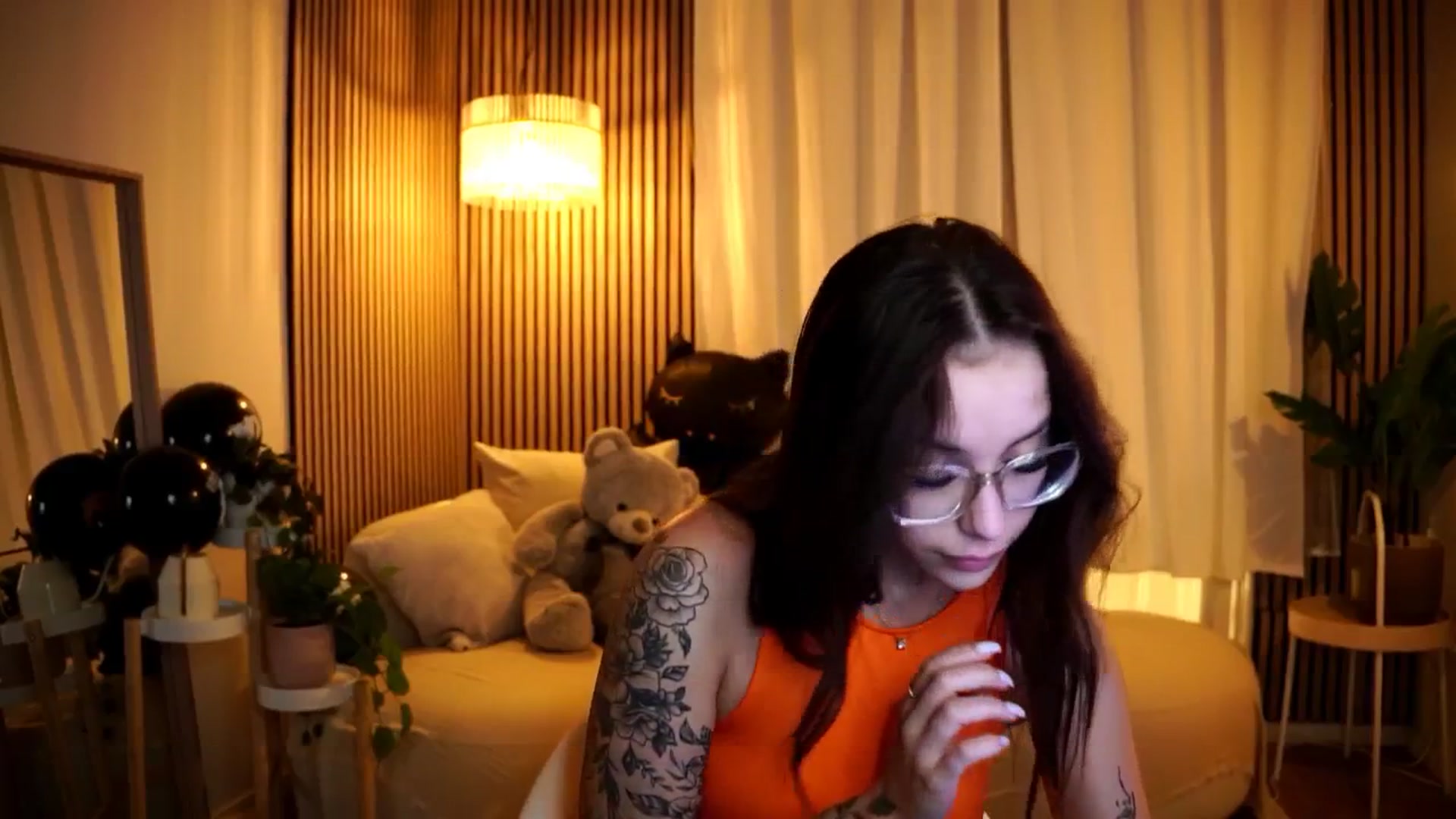 Gallery image thumbnail from Naomii18's myfreecams stream on, 11/04/2024, 20:24 image 4 of 20