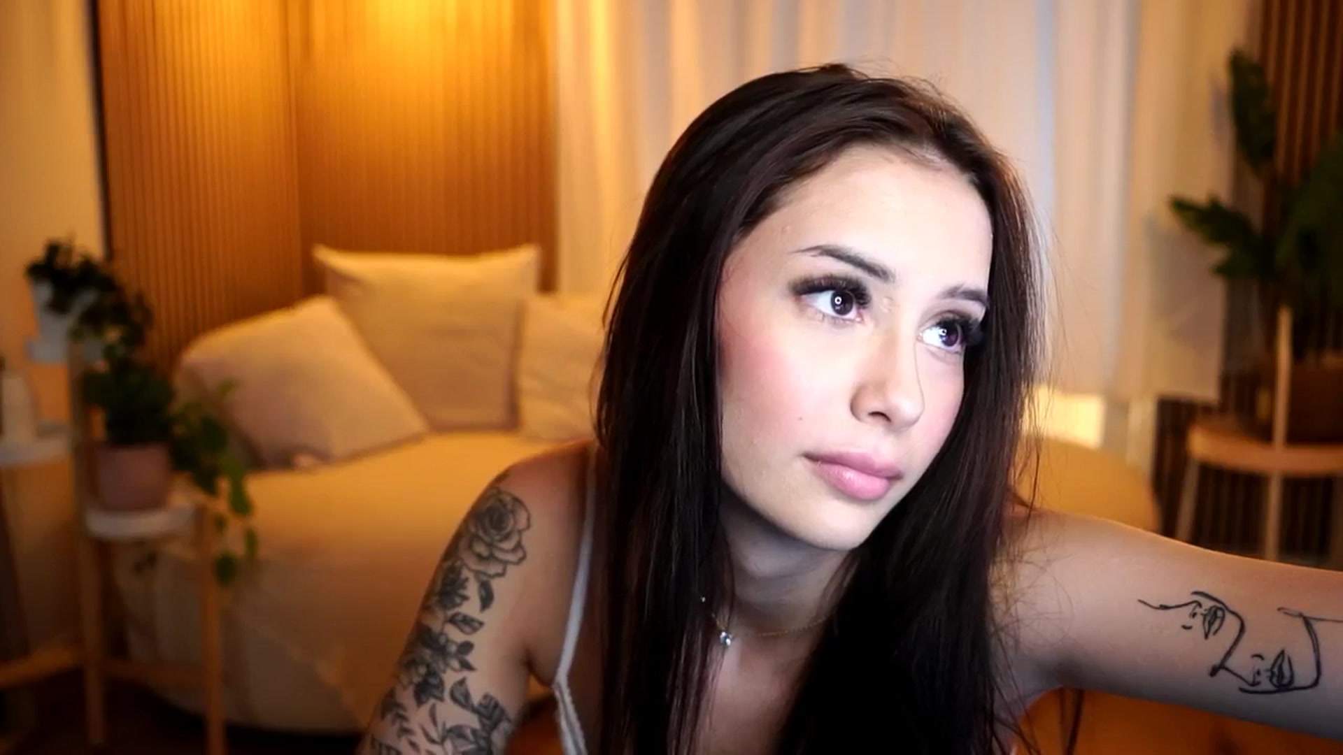 Gallery image thumbnail from Naomii18's myfreecams stream on, 11/07/2024, 14:09 image 15 of 20