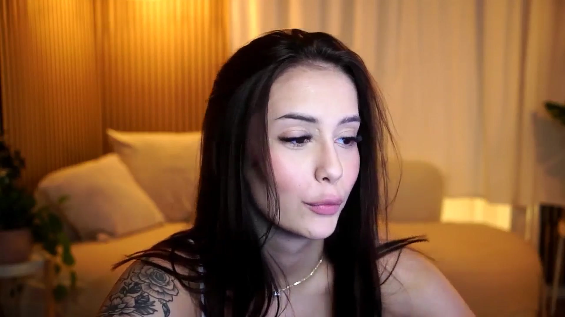 Gallery image thumbnail from Naomii18's myfreecams stream on, 11/07/2024, 15:38 image 10 of 20