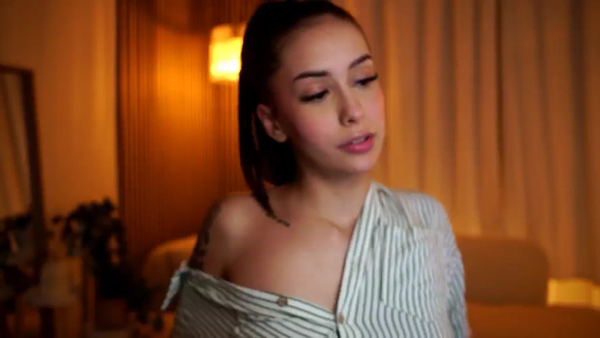Gallery image thumbnail from Naomii18's myfreecams stream on, 11/08/2024, 16:00 image 4 of 20