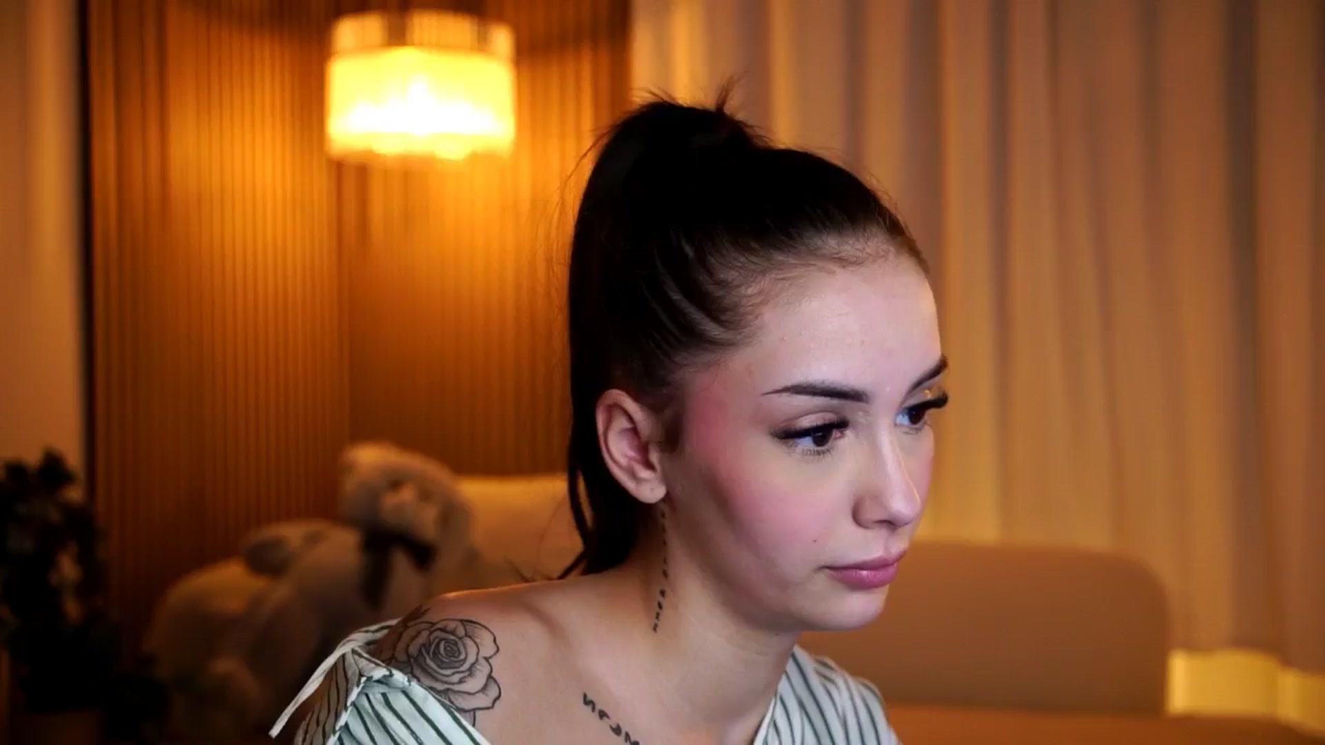 Gallery image thumbnail from Naomii18's myfreecams stream on, 11/08/2024, 16:00 image 18 of 20
