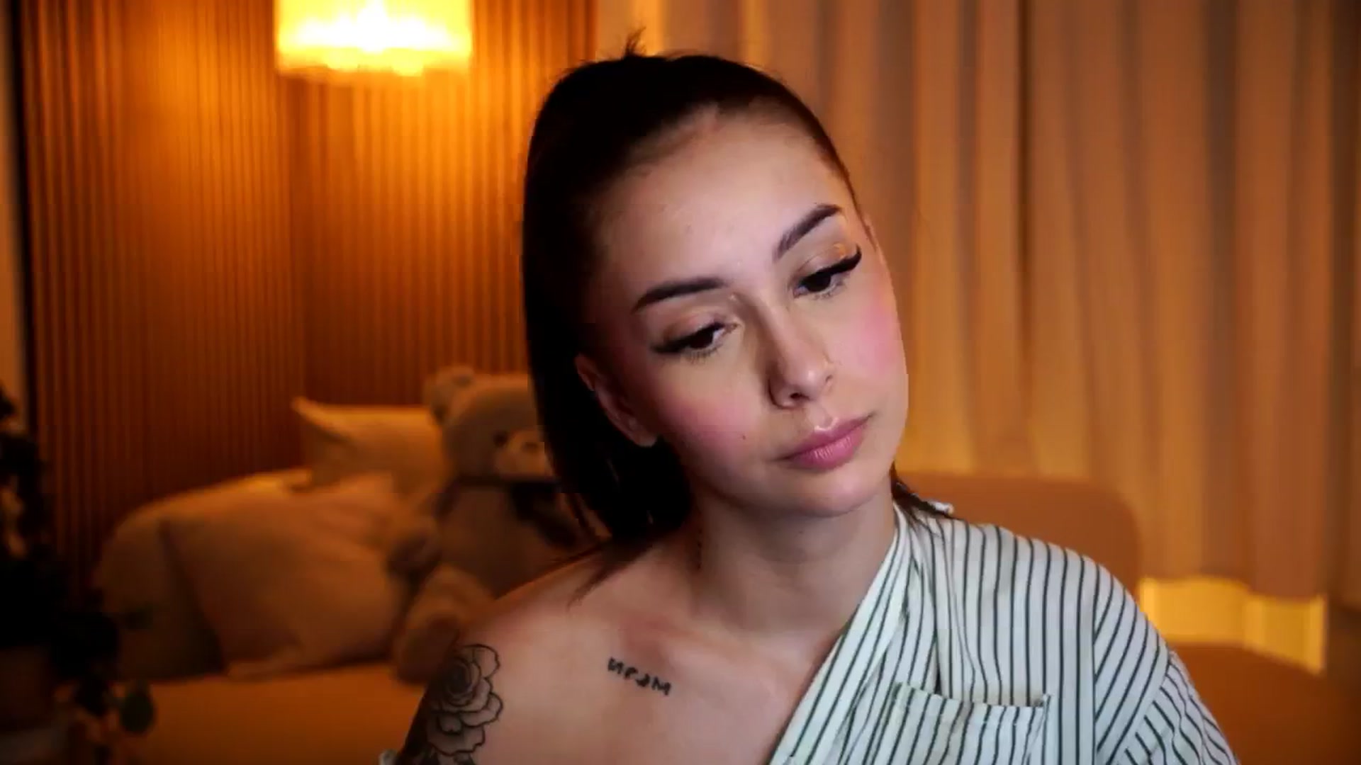 Gallery image thumbnail from Naomii18's myfreecams stream on, 11/08/2024, 16:00 image 11 of 20