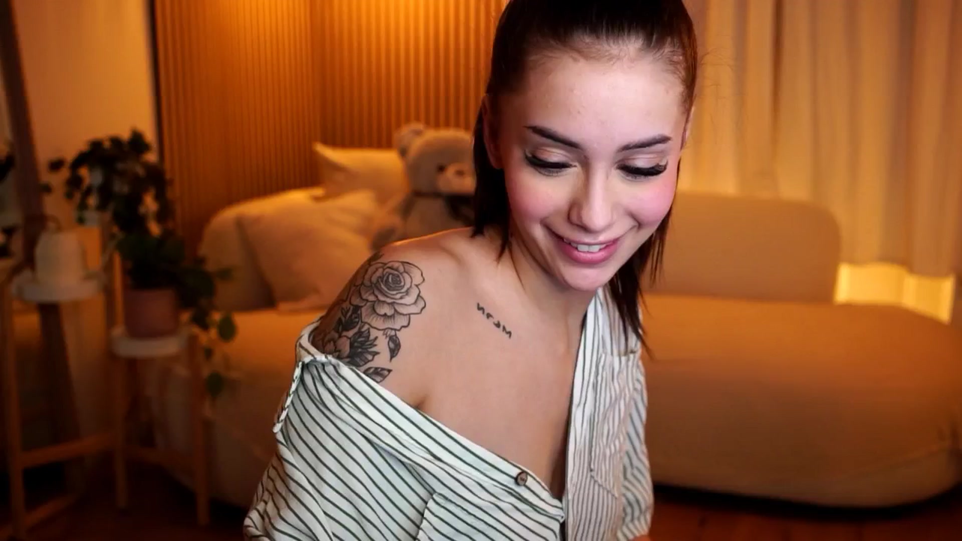 Gallery image thumbnail from Naomii18's myfreecams stream on, 11/08/2024, 16:00 image 7 of 20