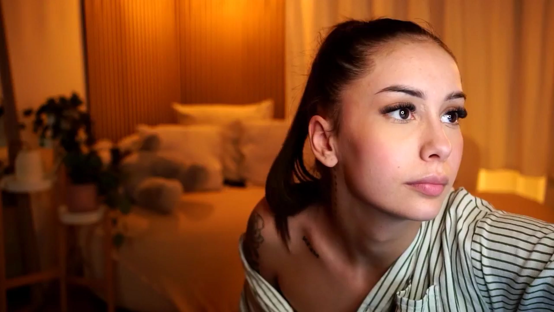 Gallery image thumbnail from Naomii18's myfreecams stream on, 11/08/2024, 18:35 image 18 of 20