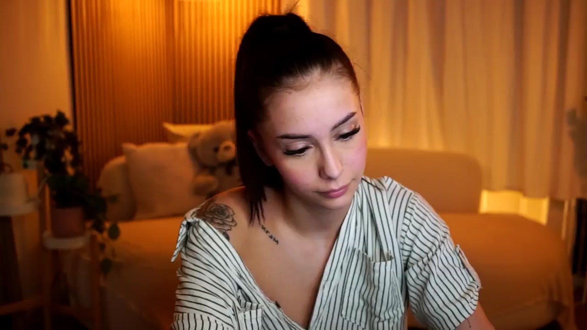 Gallery image thumbnail from Naomii18's myfreecams stream on, 11/08/2024, 18:35 image 10 of 20