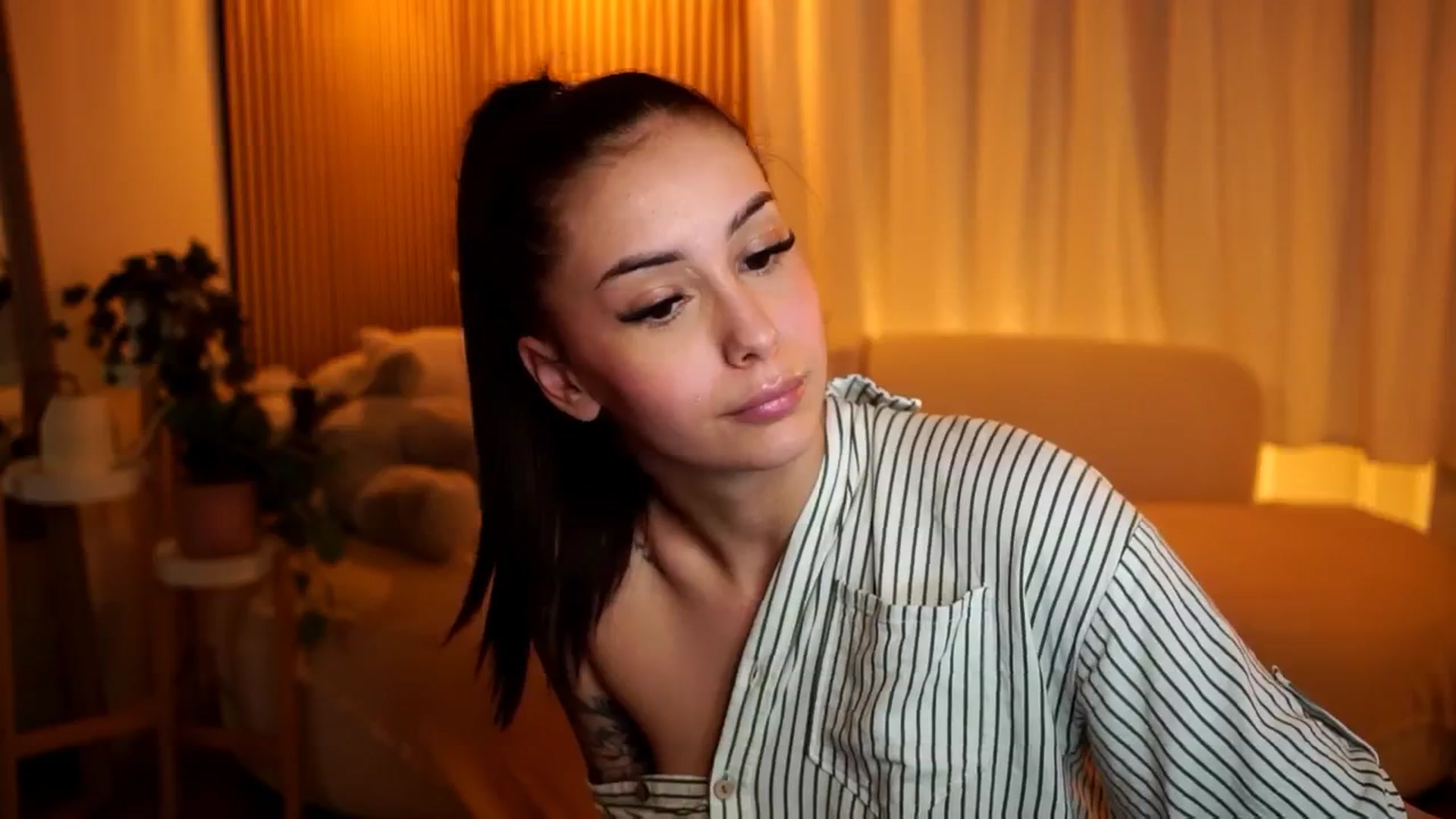Gallery image thumbnail from Naomii18's myfreecams stream on, 11/08/2024, 18:35 image 19 of 20