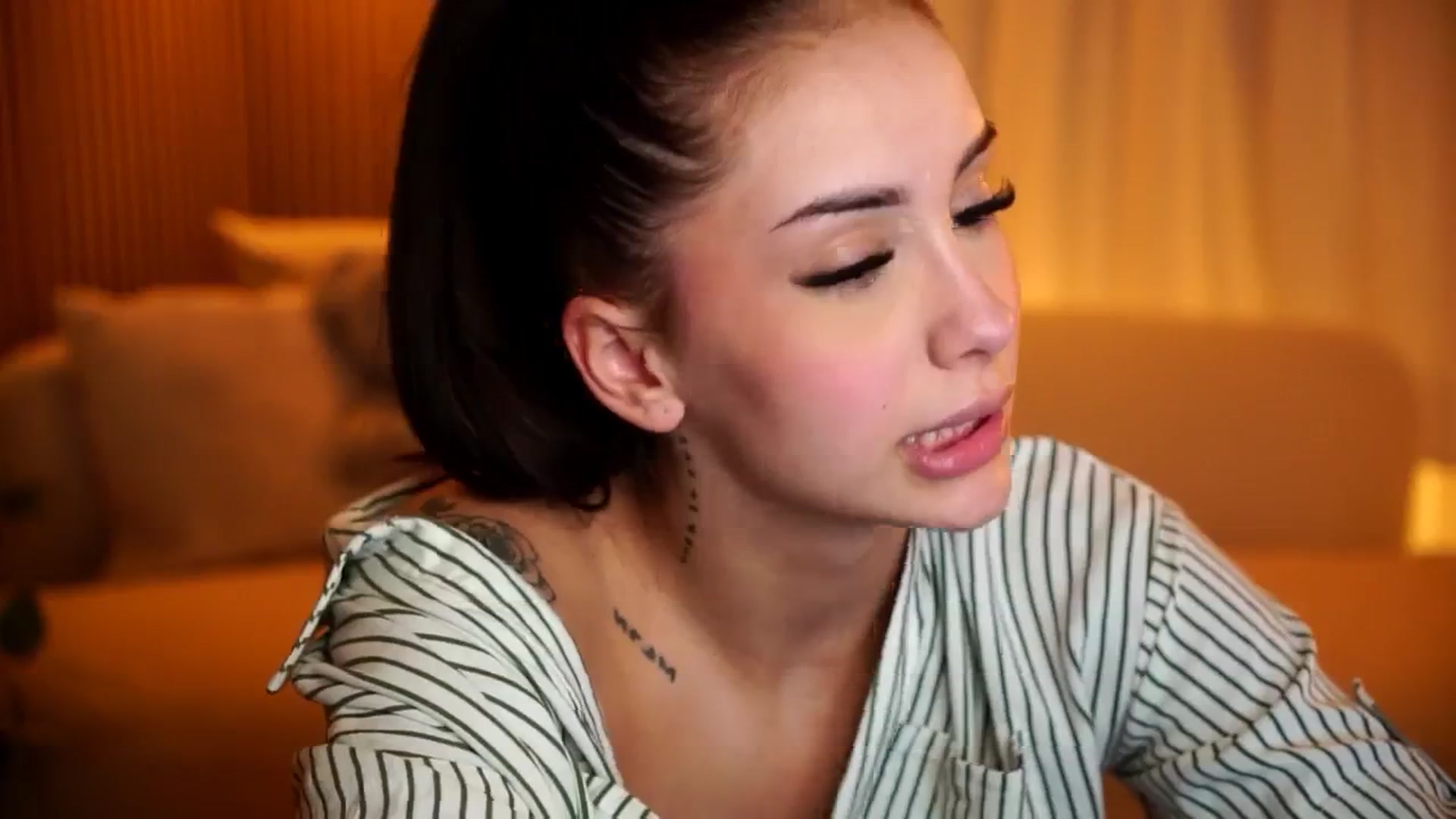 Gallery image thumbnail from Naomii18's myfreecams stream on, 11/08/2024, 18:35 image 7 of 20