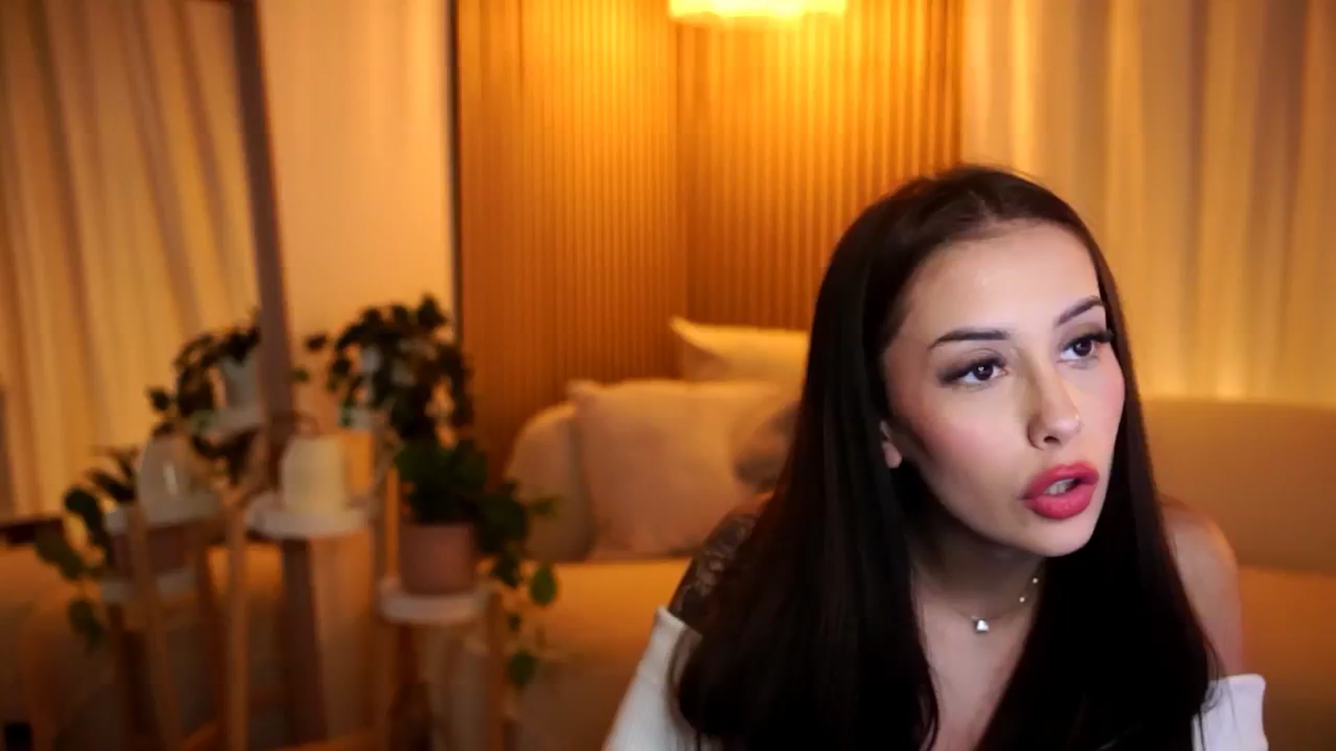 Gallery image thumbnail from Naomii18's myfreecams stream on, 11/09/2024, 17:17 image 15 of 20