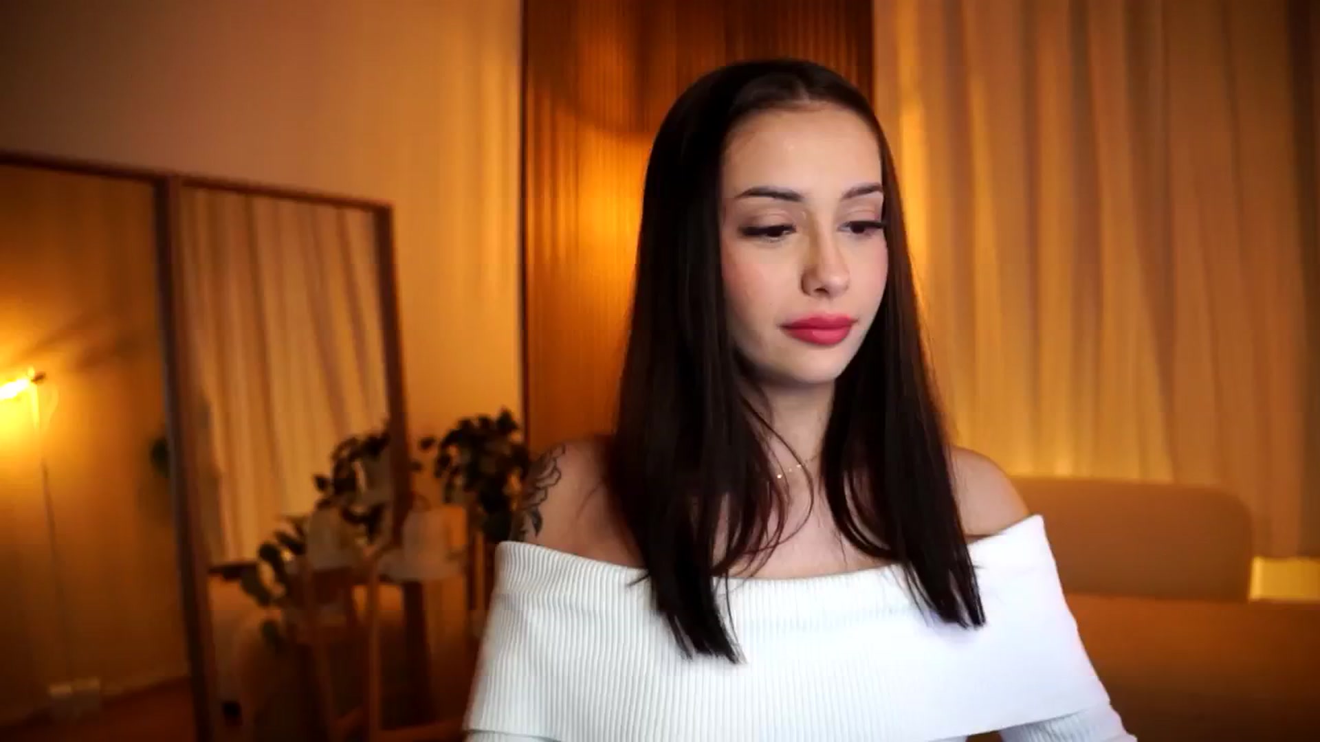 Gallery image thumbnail from Naomii18's myfreecams stream on, 11/09/2024, 17:17 image 7 of 20