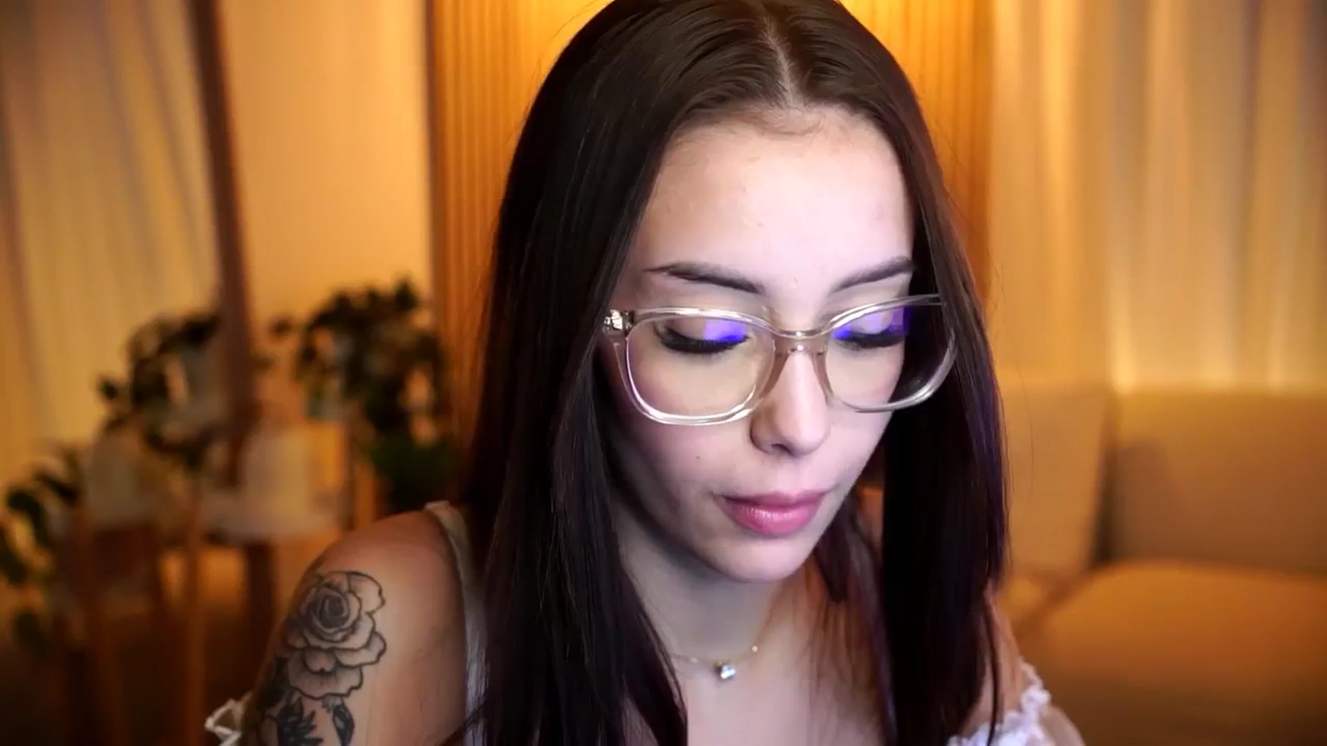 Gallery image thumbnail from Naomii18's myfreecams stream on, 11/10/2024, 14:30 image 7 of 20