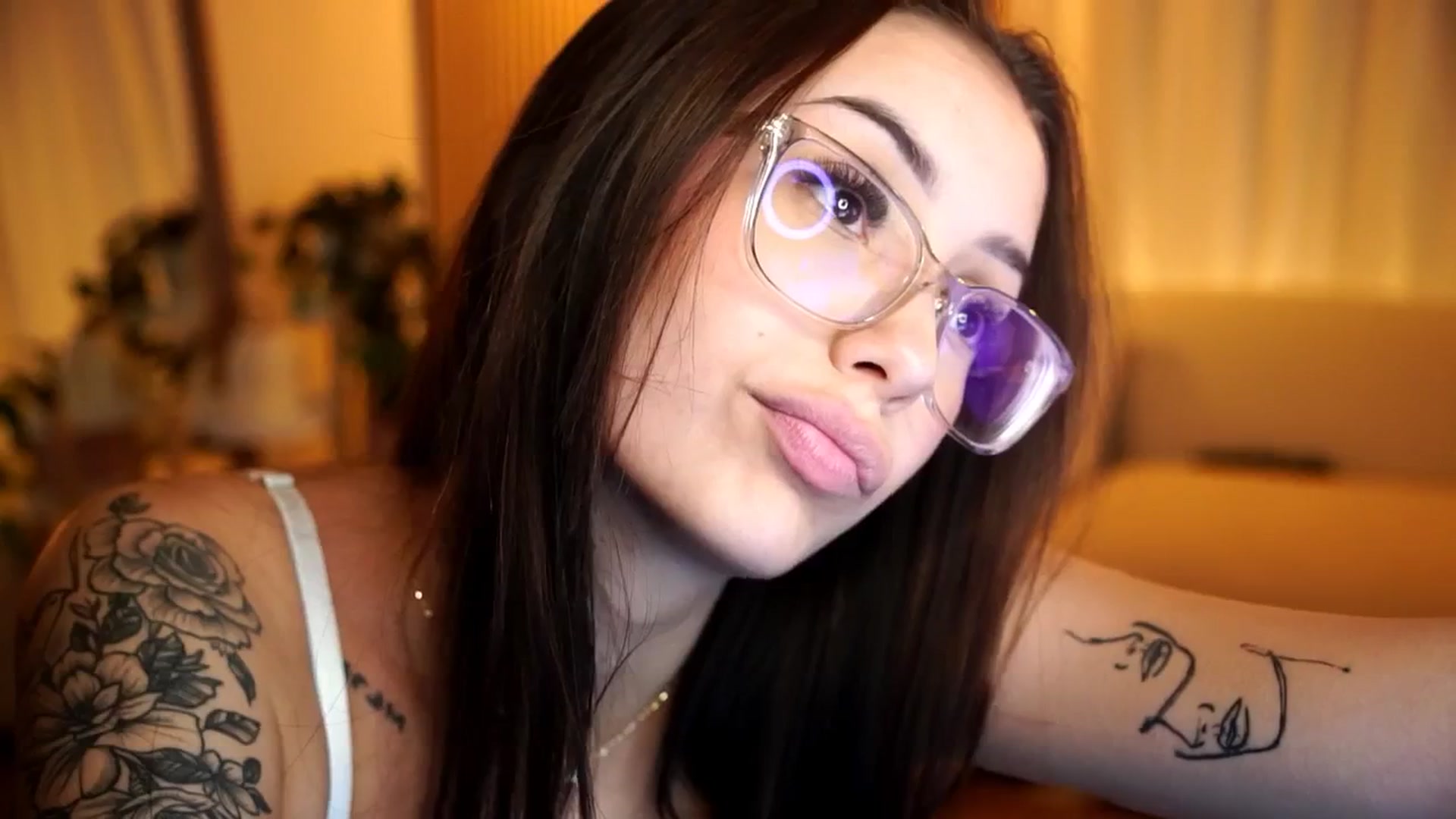 Gallery image thumbnail from Naomii18's myfreecams stream on, 11/10/2024, 14:30 image 15 of 20