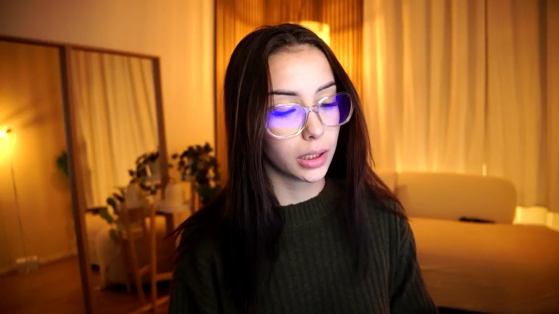 Gallery image thumbnail from Naomii18's myfreecams stream on, 11/10/2024, 15:48 image 15 of 20