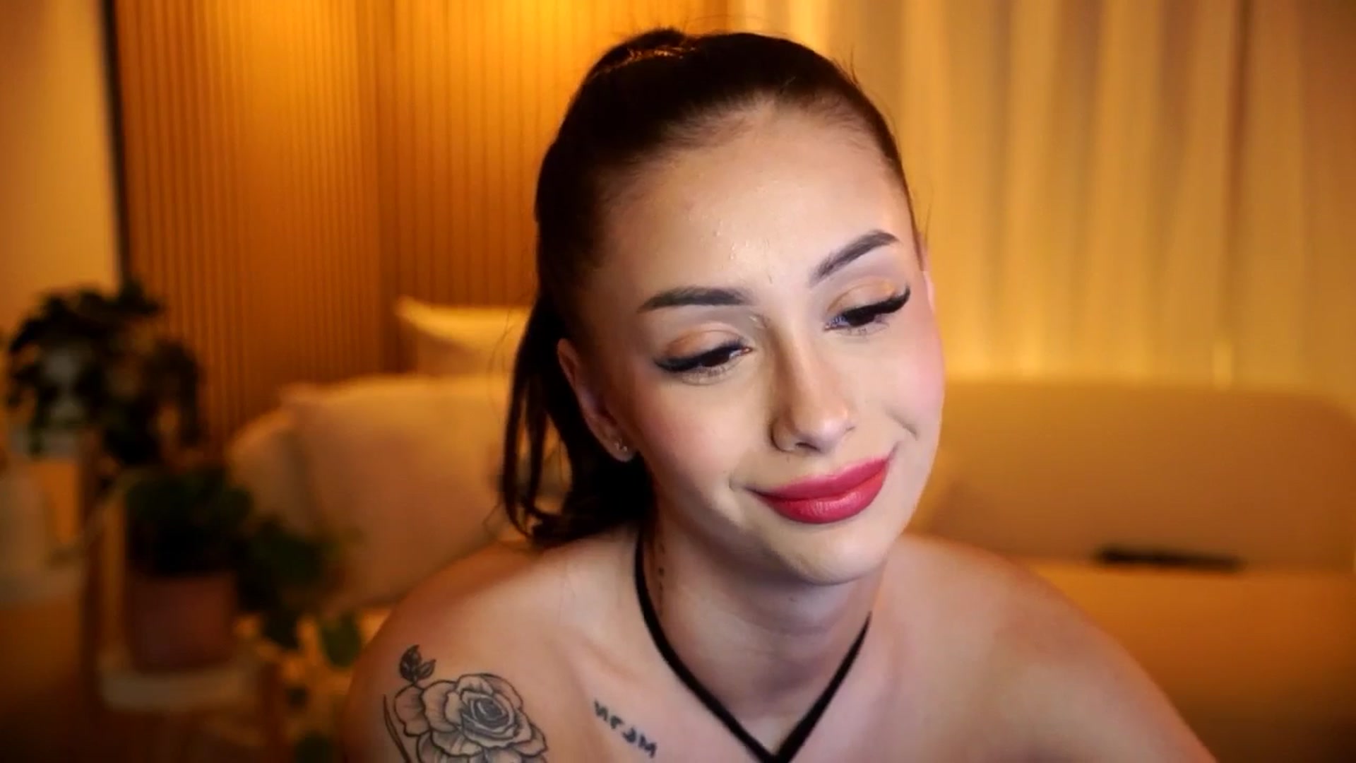 Gallery image thumbnail from Naomii18's myfreecams stream on, 11/11/2024, 16:44 image 9 of 20