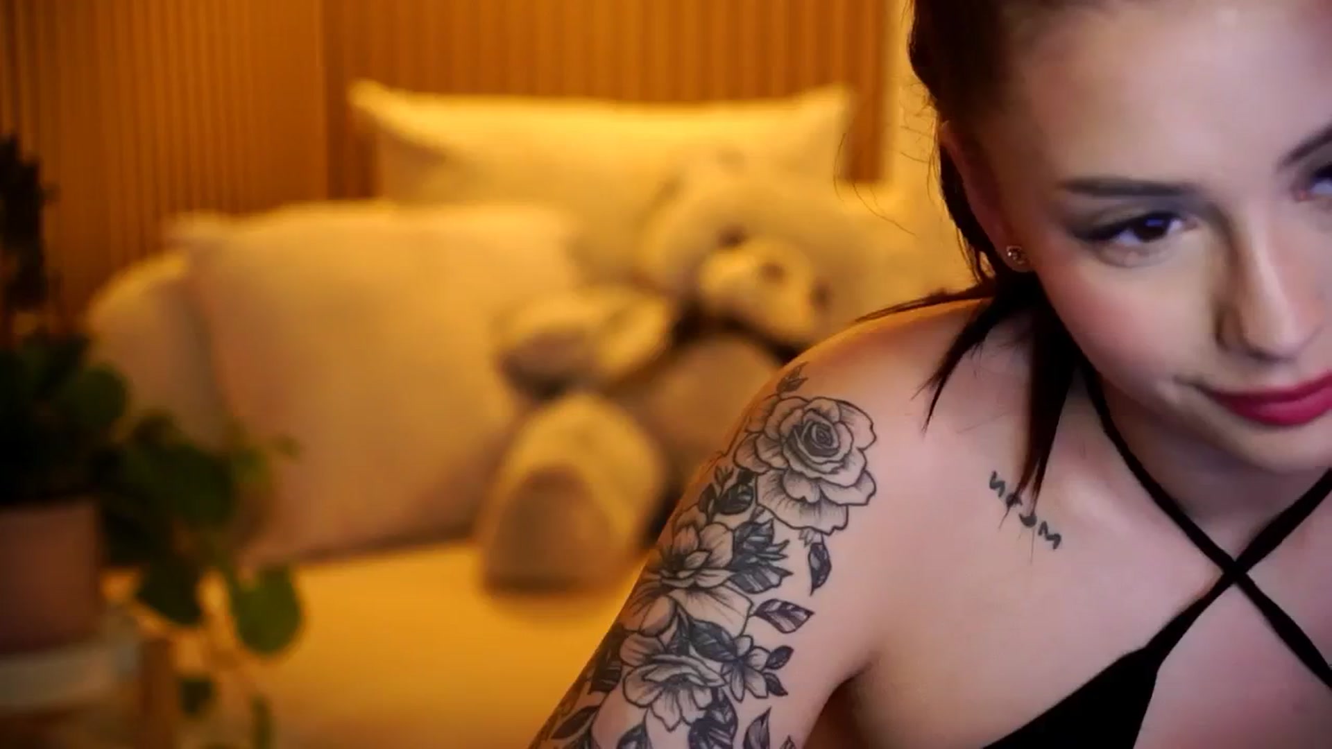 Gallery image thumbnail from Naomii18's myfreecams stream on, 11/11/2024, 17:00 image 14 of 20