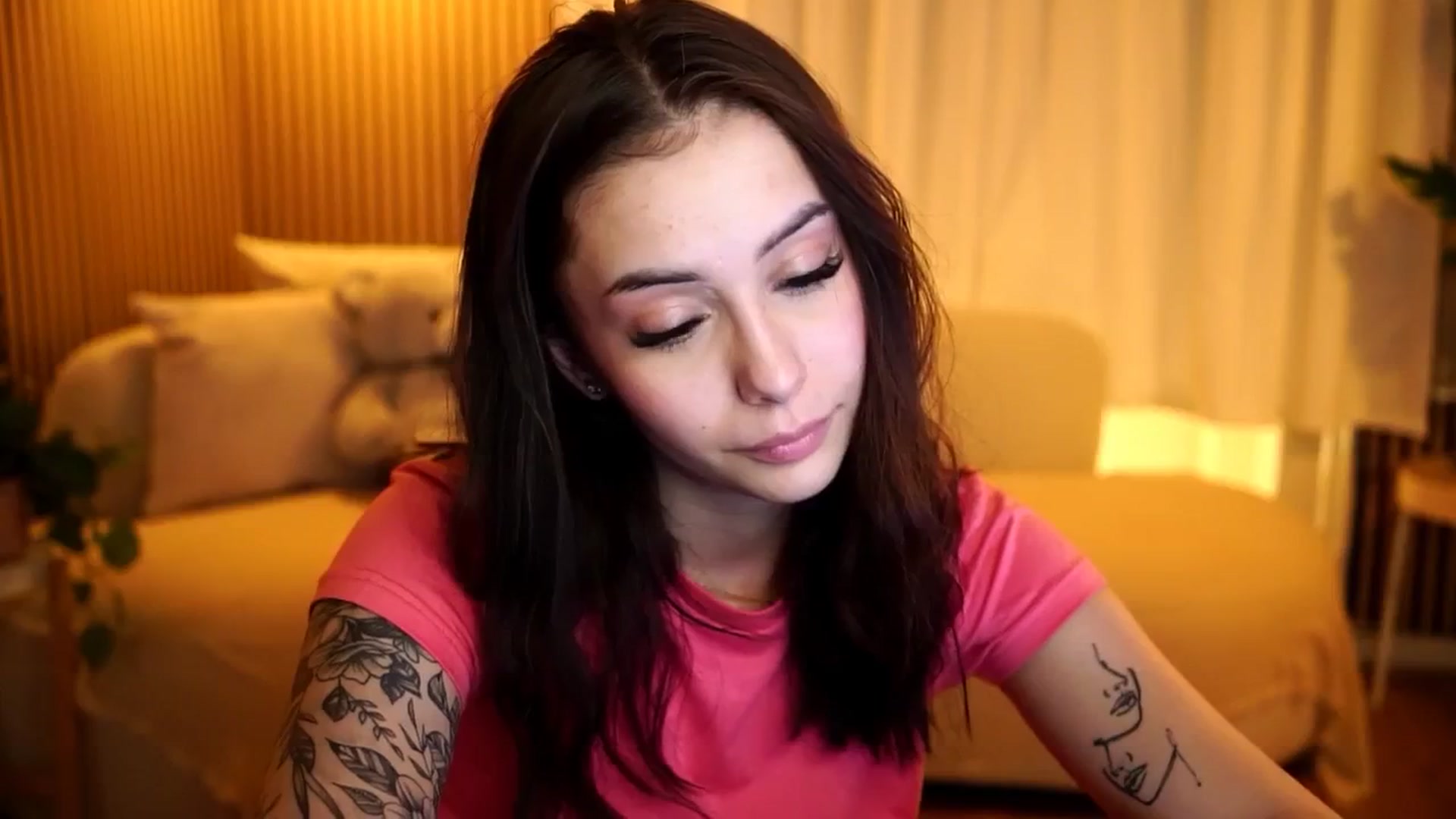 Gallery image thumbnail from Naomii18's myfreecams stream on, 11/12/2024, 17:26 image 11 of 20