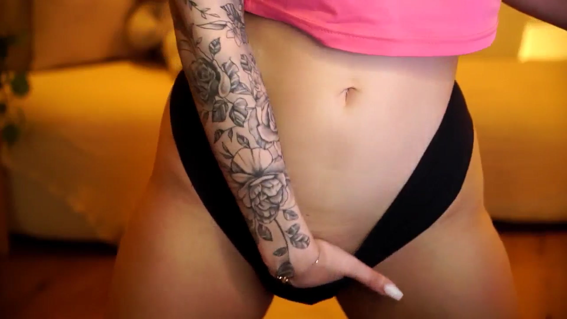 Gallery image thumbnail from Naomii18's myfreecams stream on, 11/12/2024, 18:36 image 4 of 20