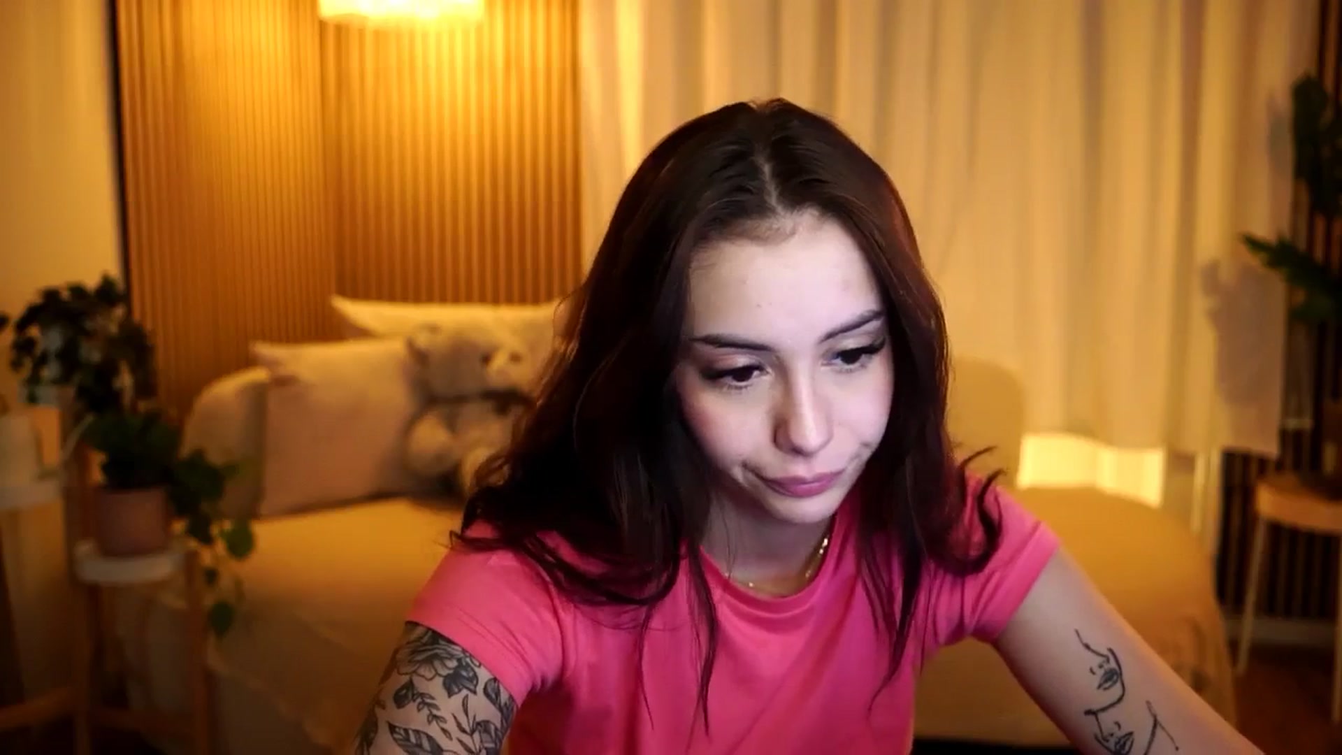 Gallery image thumbnail from Naomii18's myfreecams stream on, 11/12/2024, 18:36 image 6 of 20