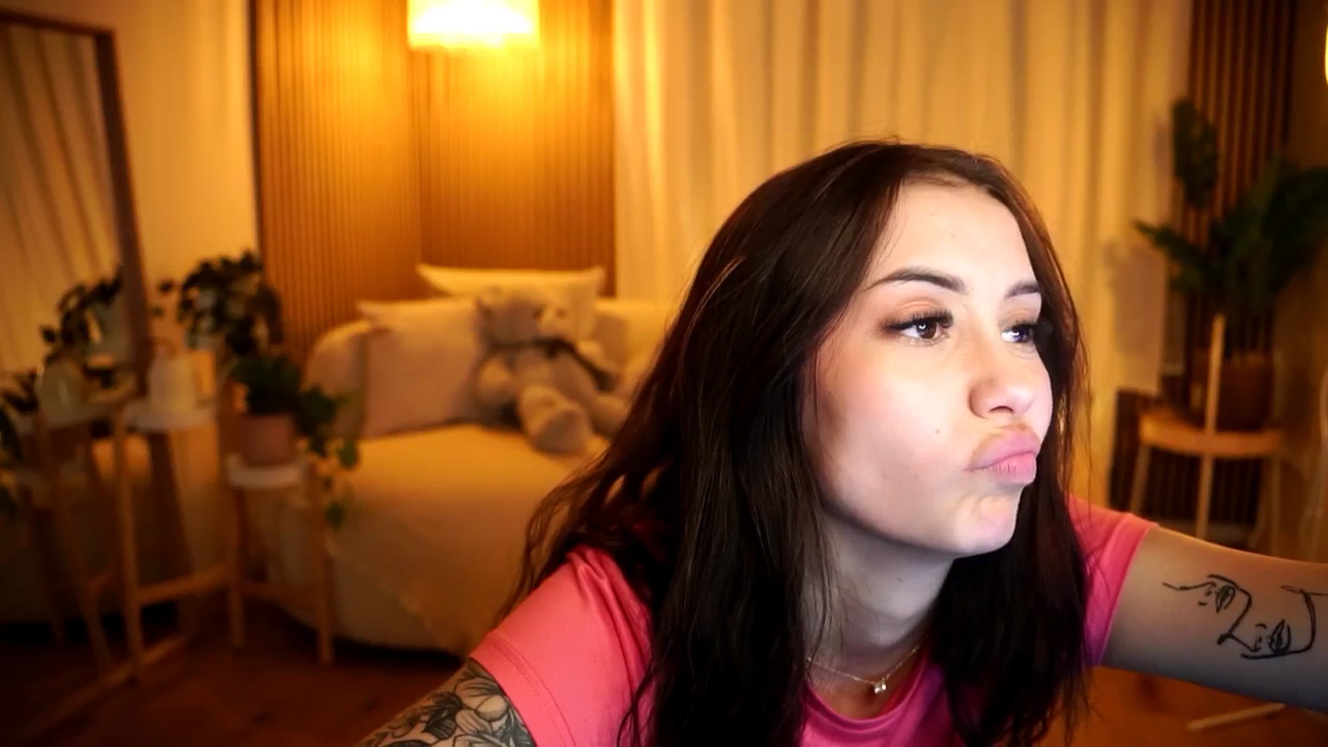 Gallery image thumbnail from Naomii18's myfreecams stream on, 11/12/2024, 18:36 image 2 of 20