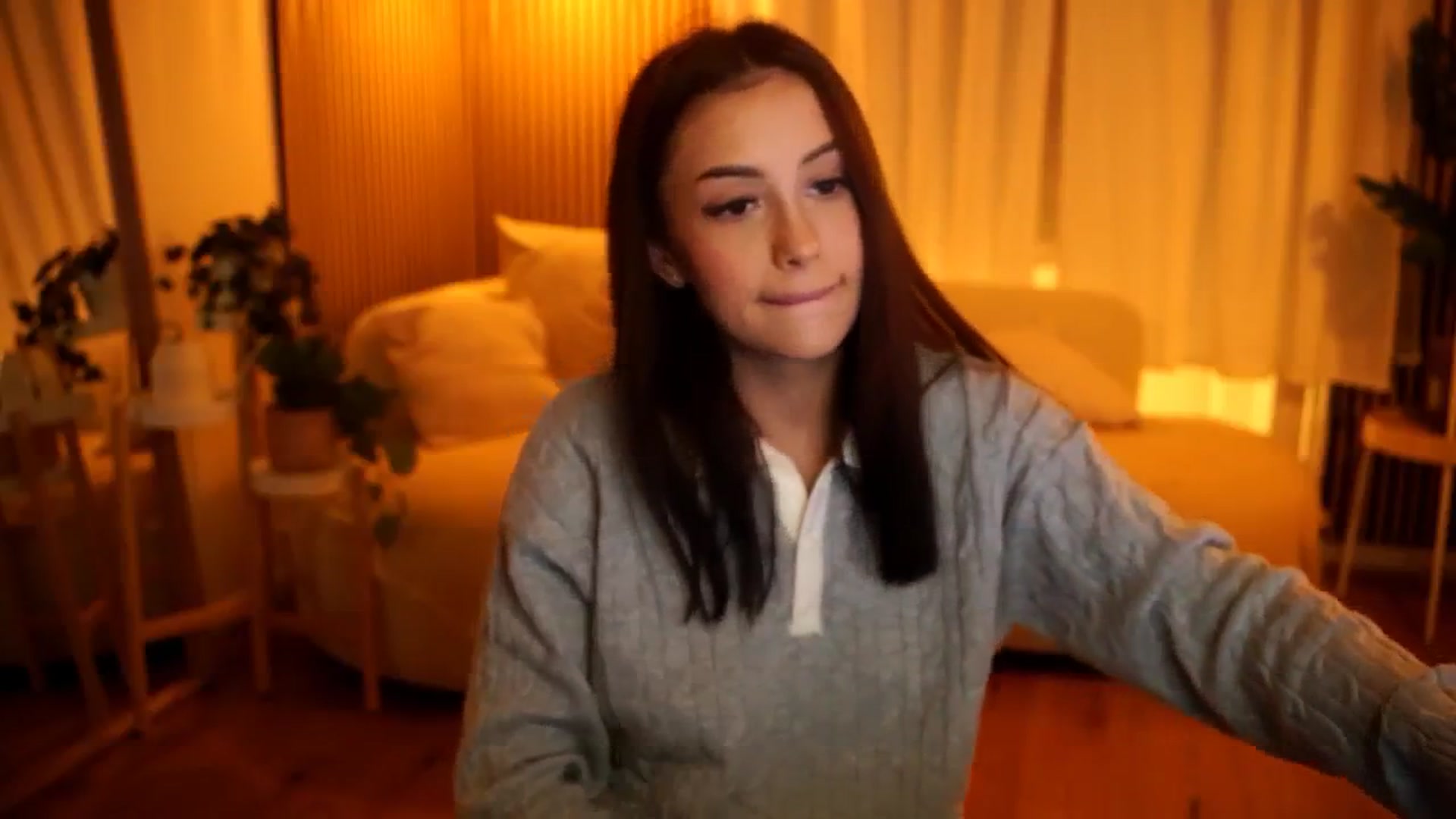 Gallery image thumbnail from Naomii18's myfreecams stream on, 11/15/2024, 16:07 image 17 of 20