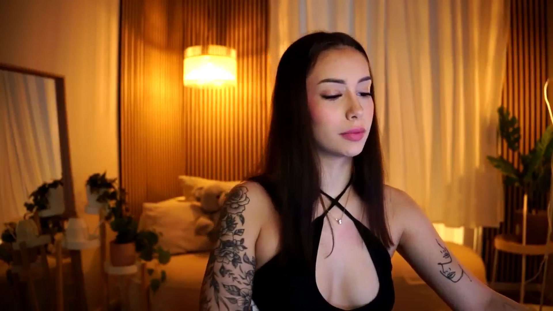 Gallery image thumbnail from Naomii18's myfreecams stream on, 11/17/2024, 09:53 image 7 of 20