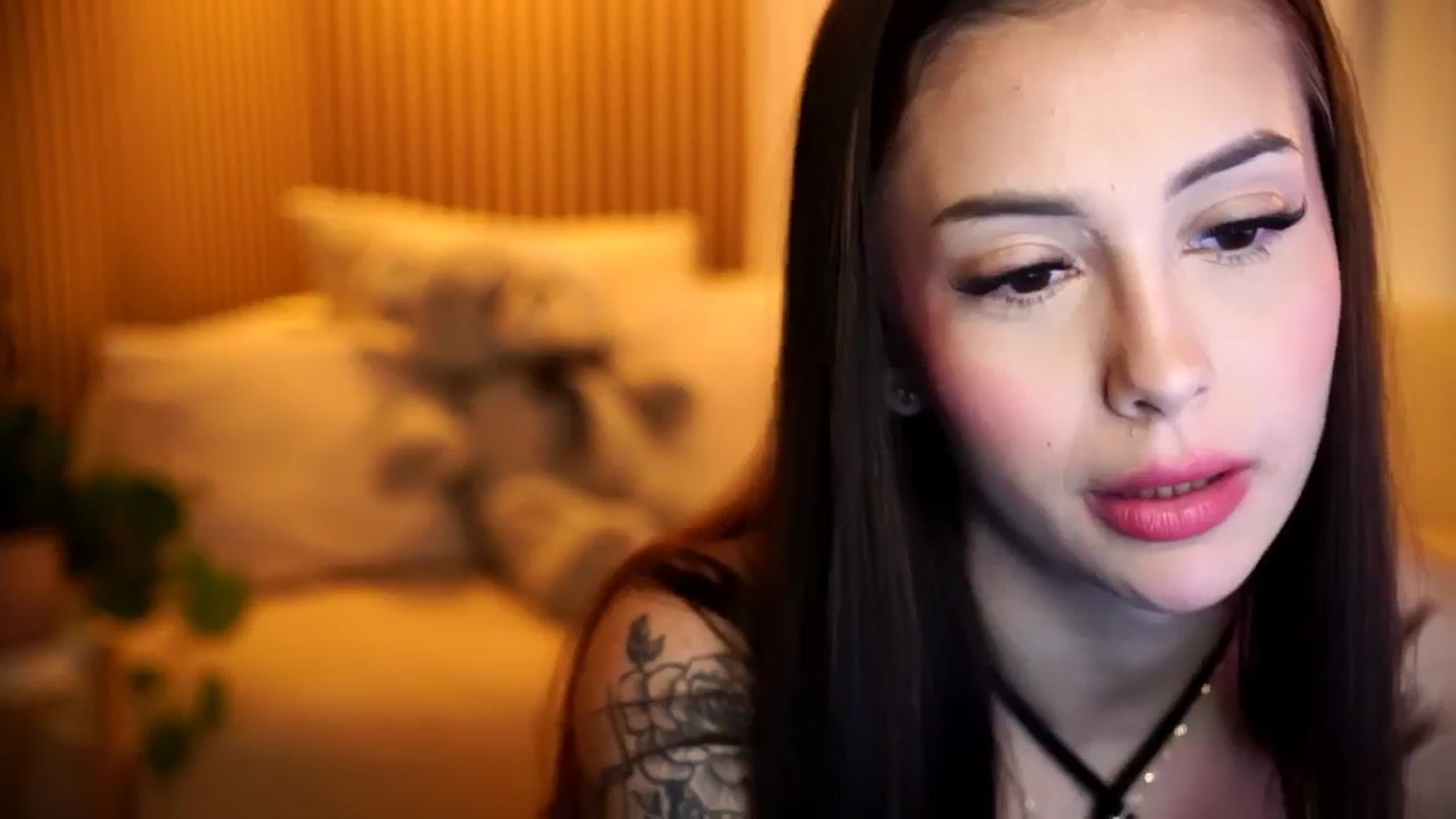 Gallery image thumbnail from Naomii18's myfreecams stream on, 11/17/2024, 13:01 image 7 of 20