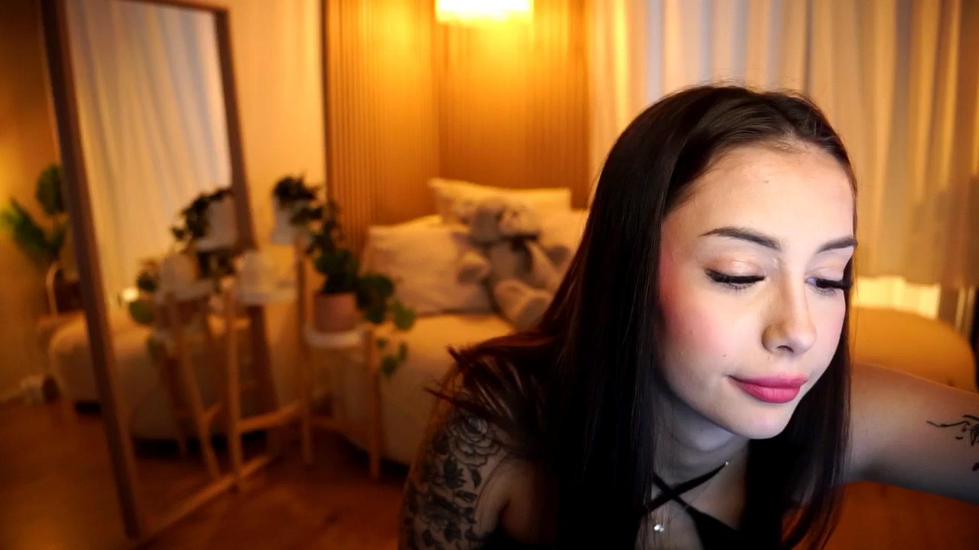 Gallery image thumbnail from Naomii18's myfreecams stream on, 11/17/2024, 13:01 image 10 of 20