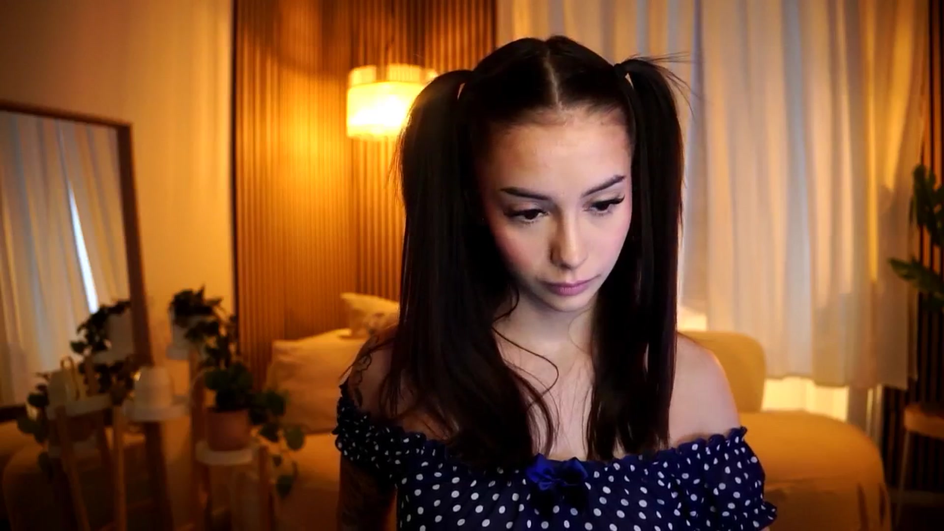 Gallery image thumbnail from Naomii18's myfreecams stream on, 11/18/2024, 14:39 image 9 of 20