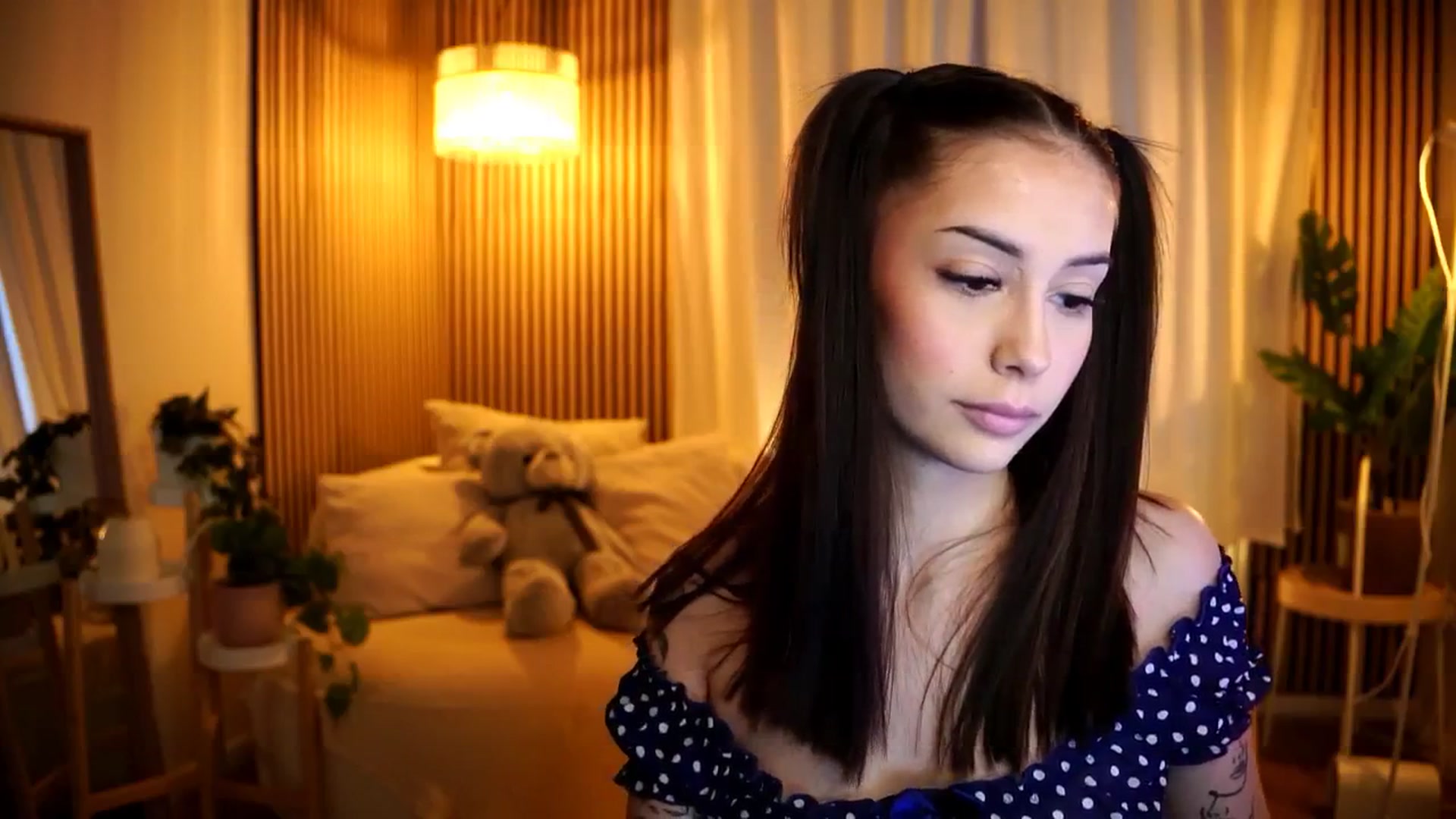 Gallery image thumbnail from Naomii18's myfreecams stream on, 11/18/2024, 14:39 image 17 of 20