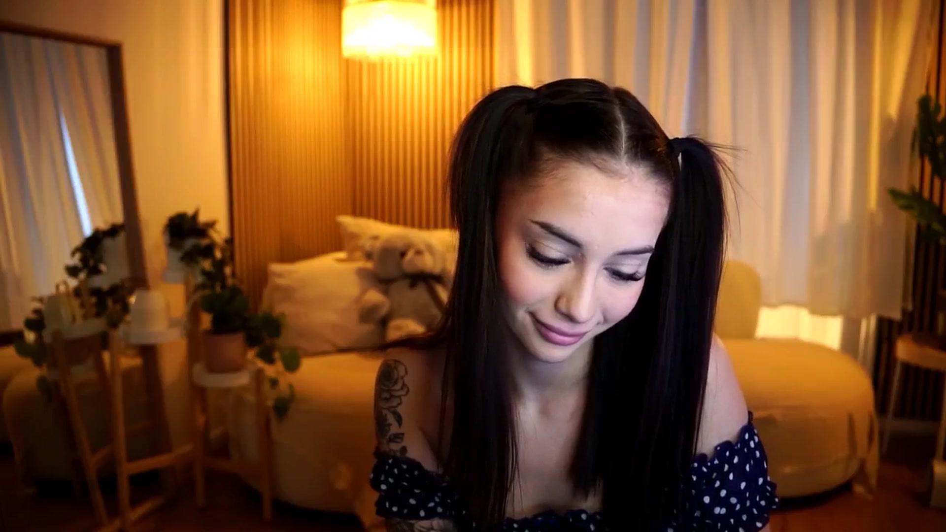 Gallery image thumbnail from Naomii18's myfreecams stream on, 11/18/2024, 14:39 image 13 of 20
