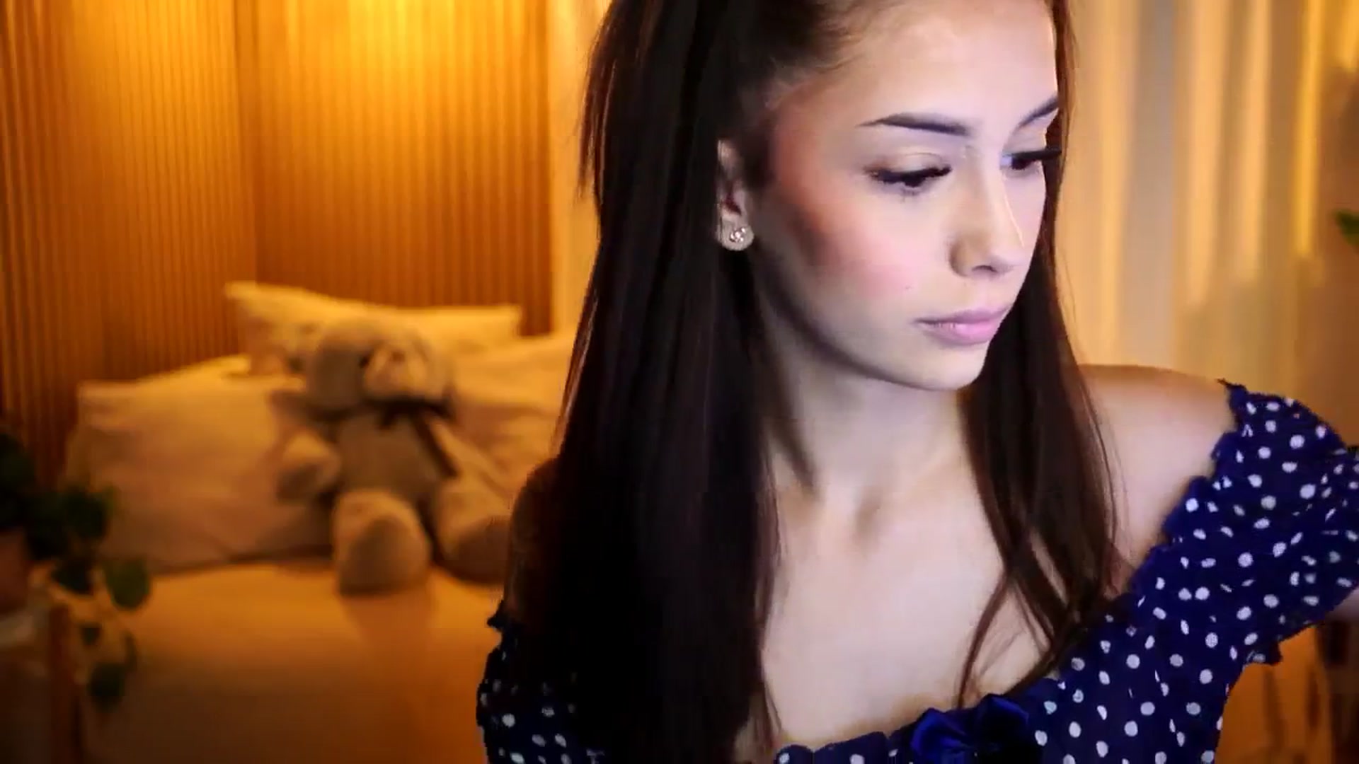 Gallery image thumbnail from Naomii18's myfreecams stream on, 11/18/2024, 14:39 image 19 of 20