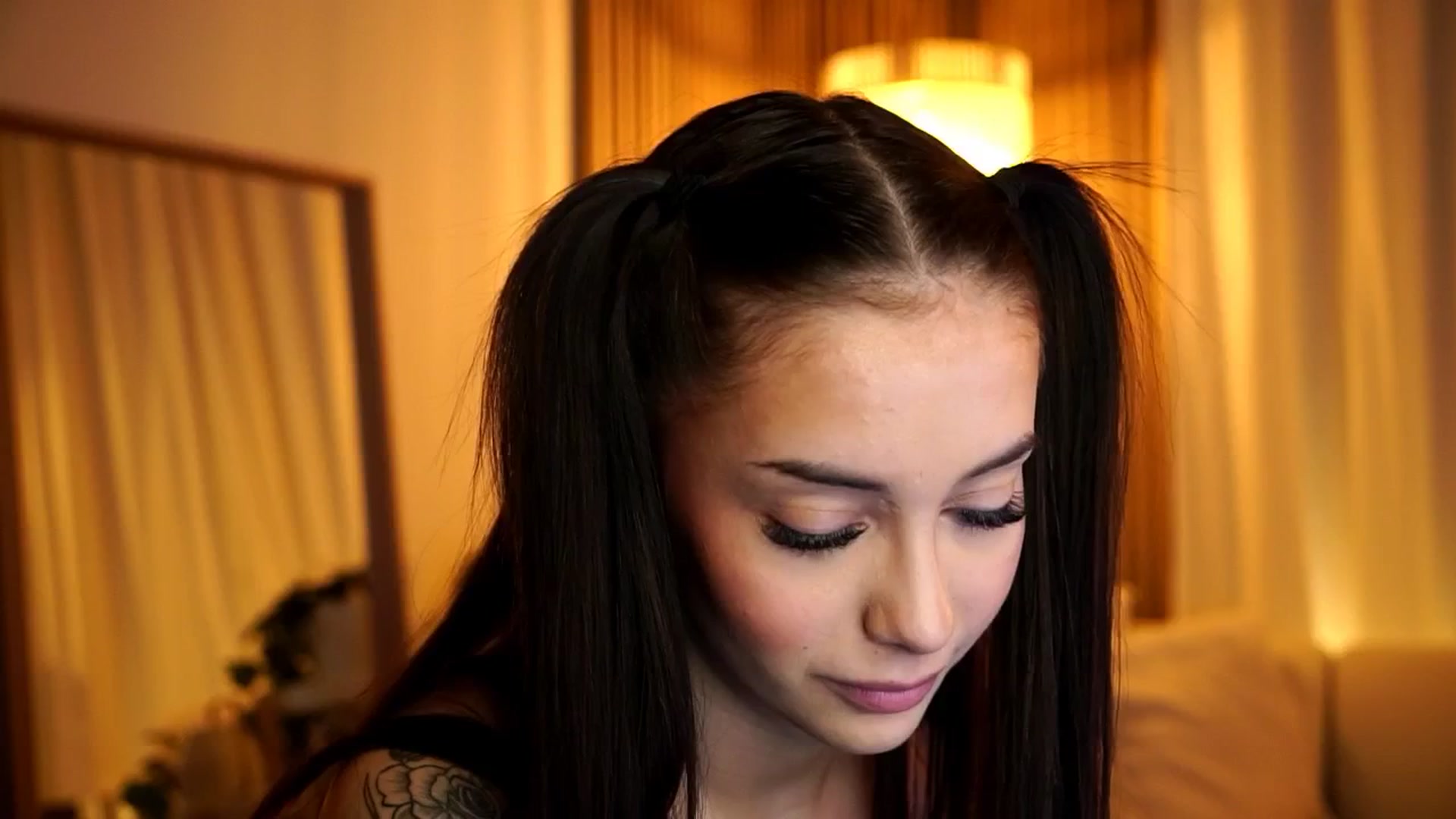 Gallery image thumbnail from Naomii18's myfreecams stream on, 11/18/2024, 17:25 image 6 of 20