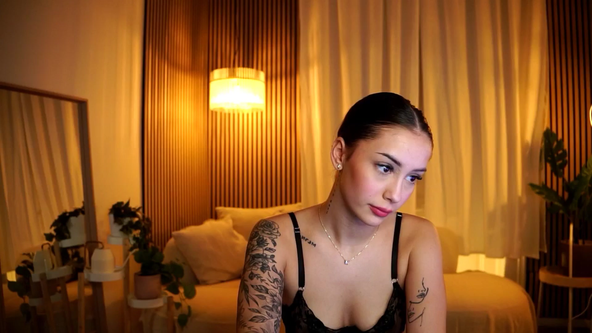 Gallery image thumbnail from Naomii18's myfreecams stream on, 11/19/2024, 16:58 image 7 of 20