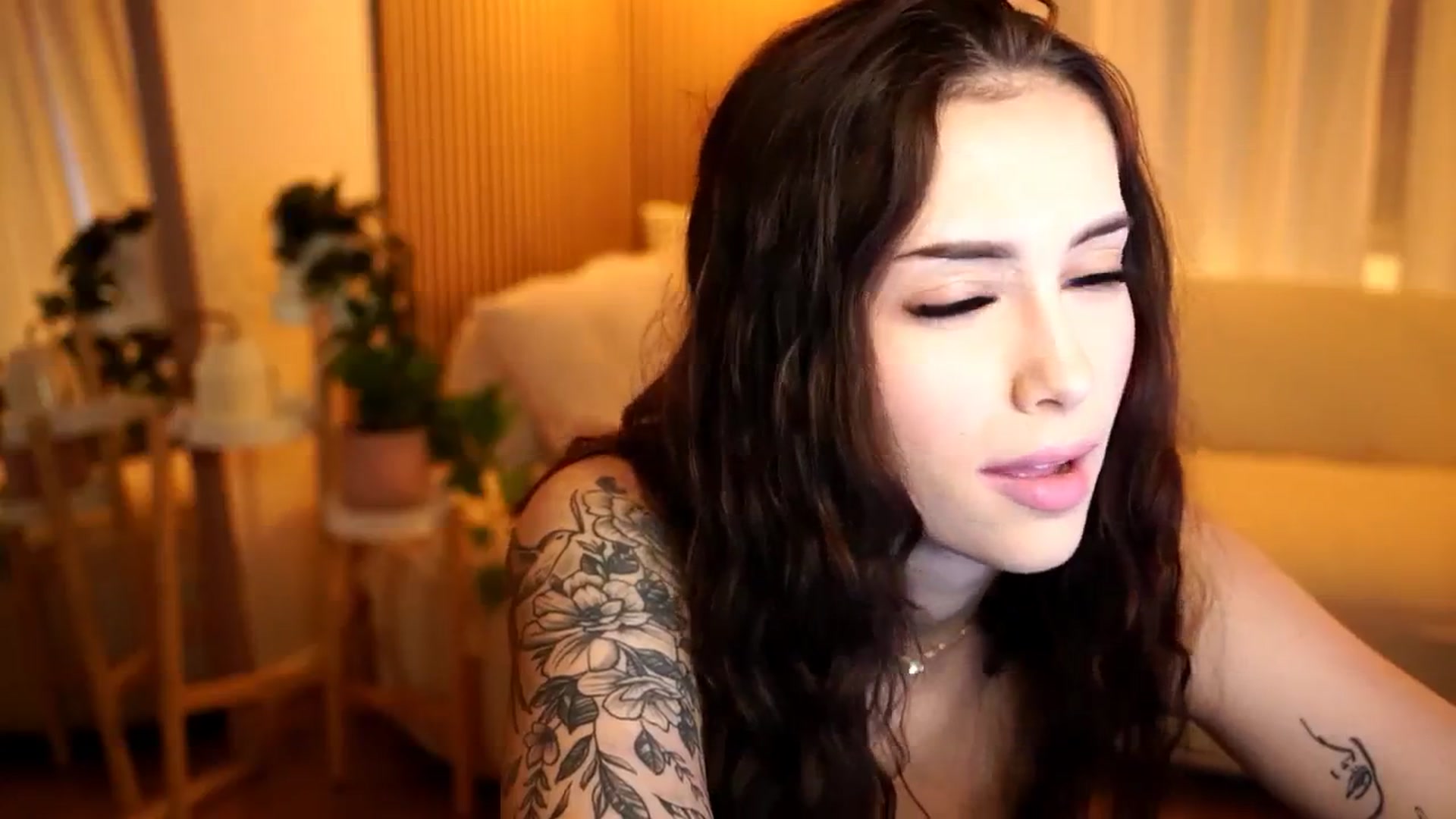 Gallery image thumbnail from Naomii18's myfreecams stream on, 11/20/2024, 15:46 image 12 of 20
