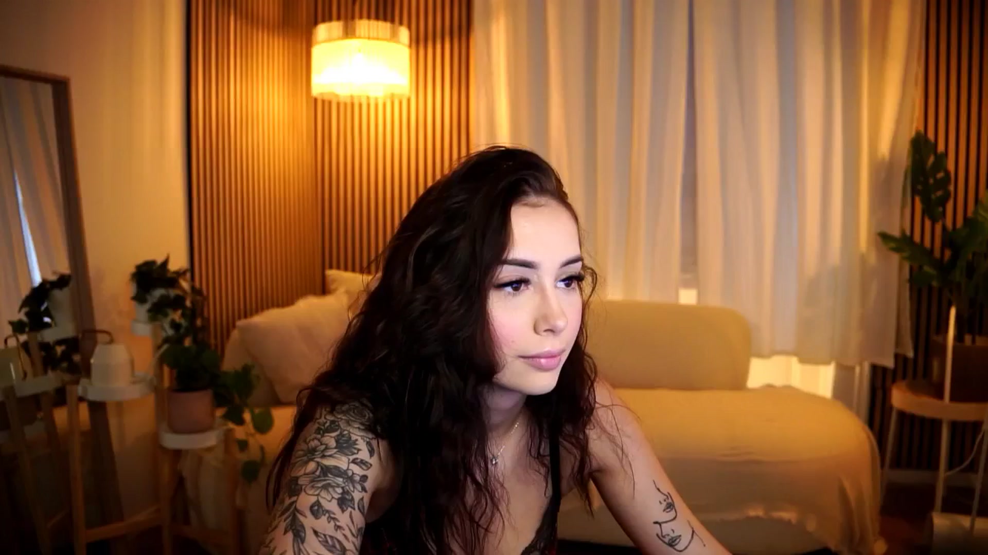 Gallery image thumbnail from Naomii18's myfreecams stream on, 11/20/2024, 15:46 image 1 of 20
