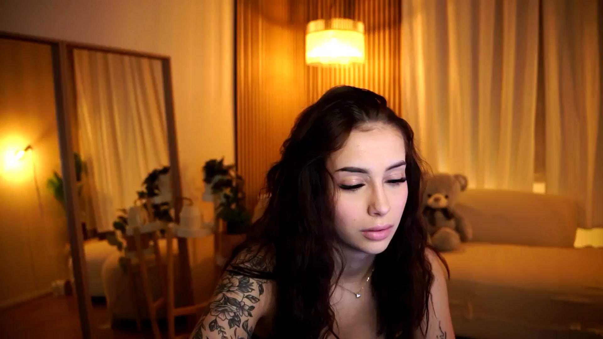 Gallery image thumbnail from Naomii18's myfreecams stream on, 11/20/2024, 17:07 image 7 of 20