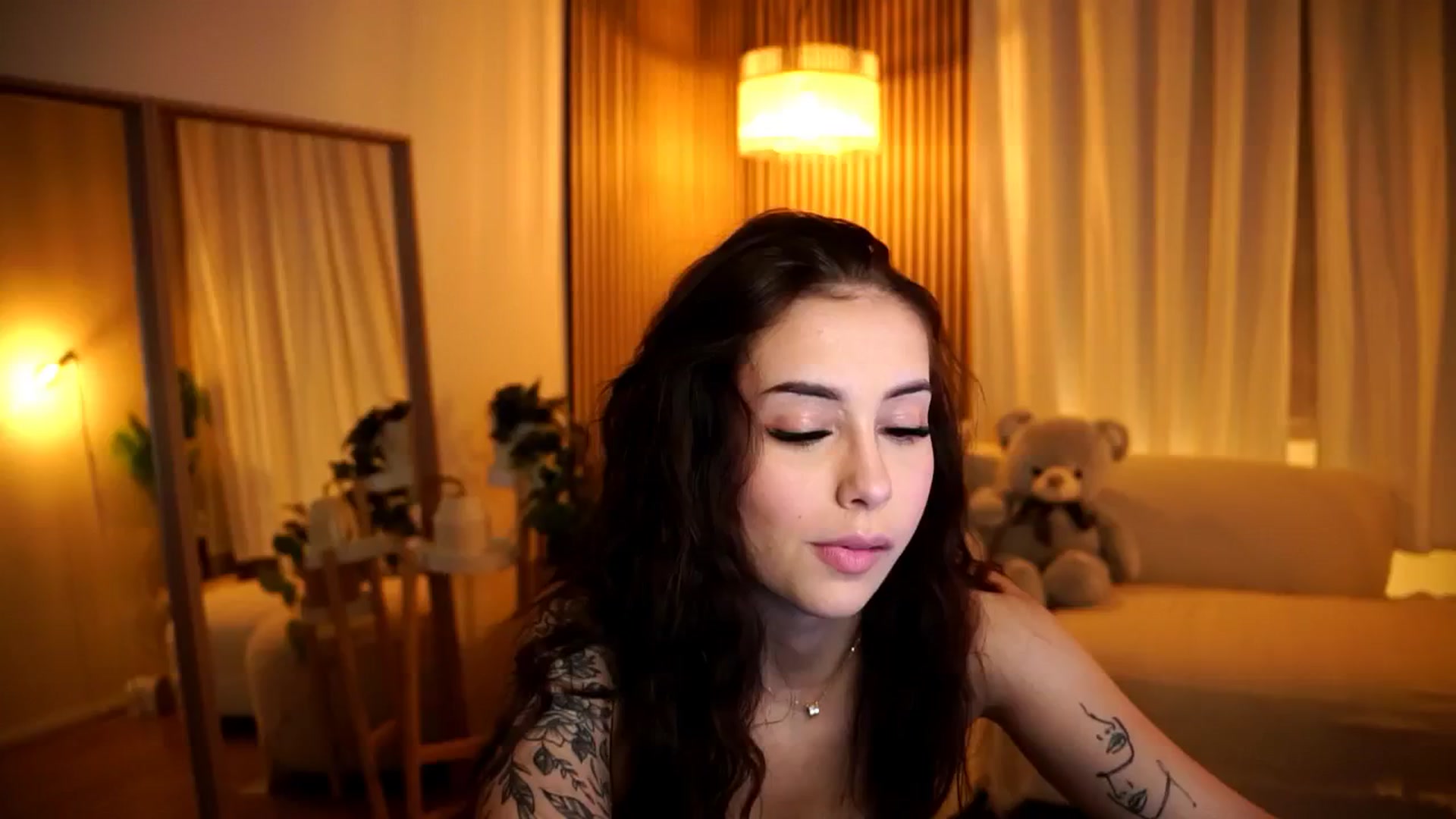 Gallery image thumbnail from Naomii18's myfreecams stream on, 11/20/2024, 17:07 image 6 of 20