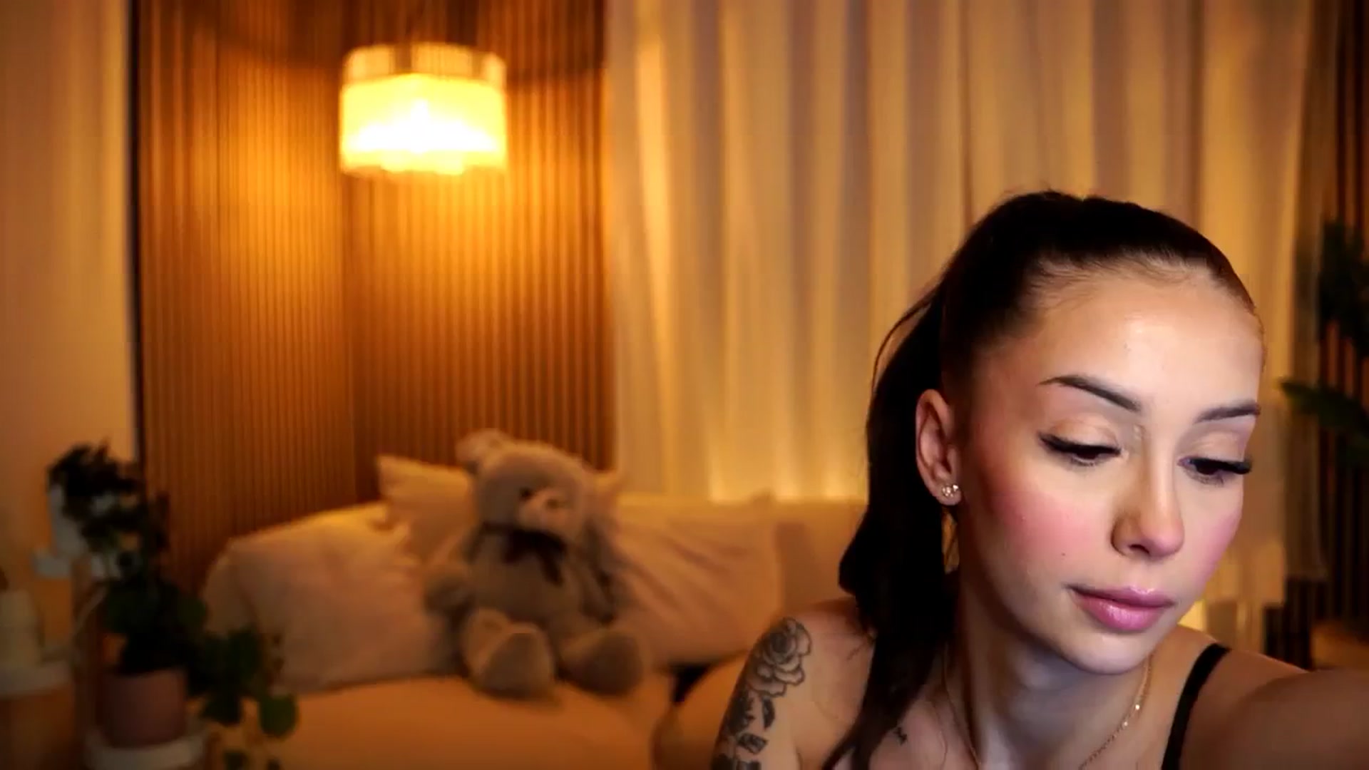 Gallery image thumbnail from Naomii18's myfreecams stream on, 11/22/2024, 13:54 image 18 of 20