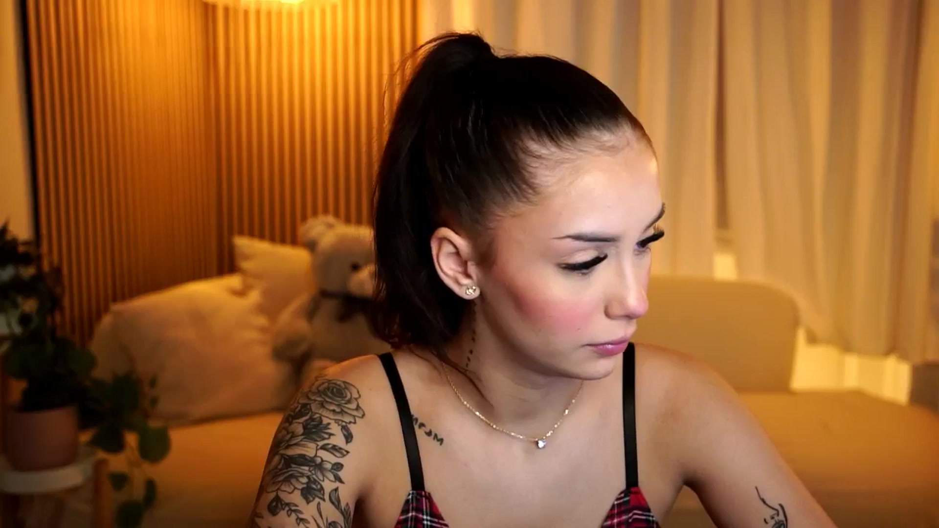 Gallery image thumbnail from Naomii18's myfreecams stream on, 11/22/2024, 13:54 image 13 of 20