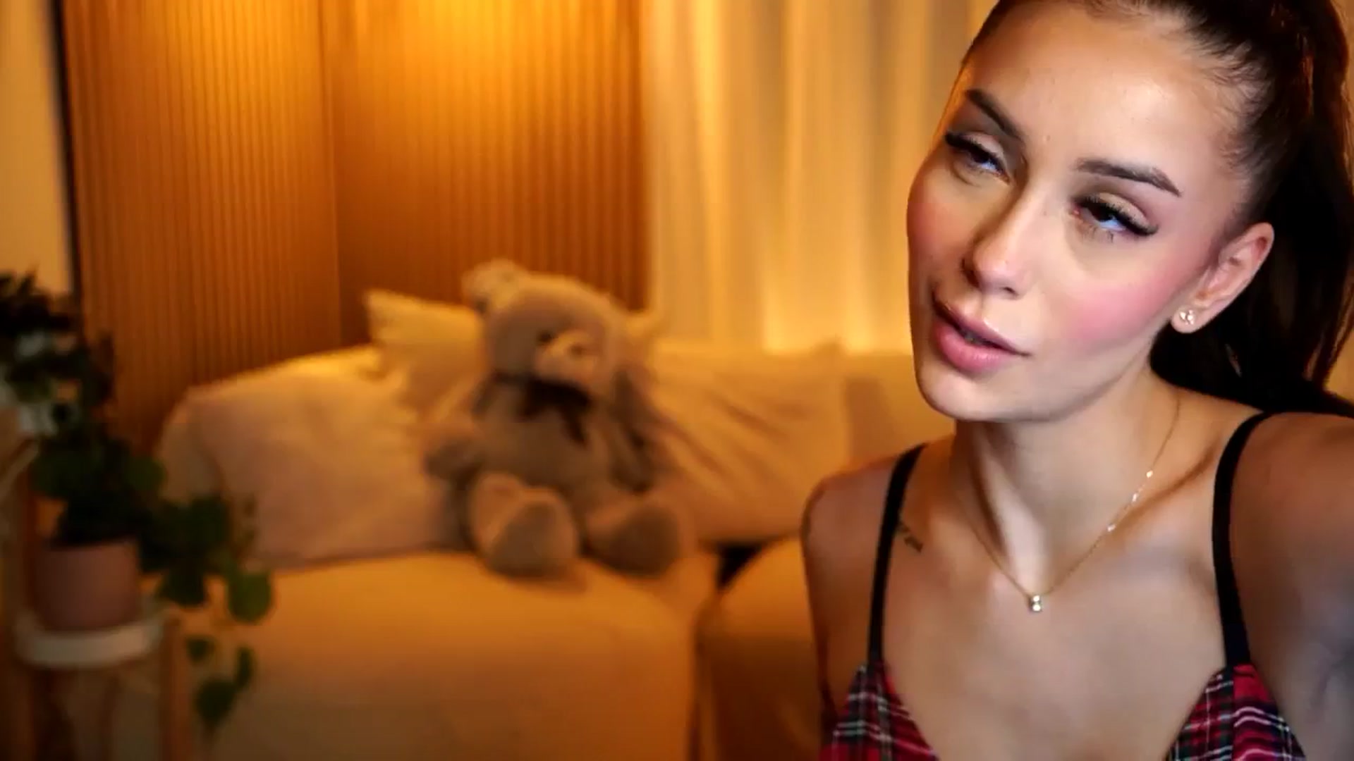 Gallery image thumbnail from Naomii18's myfreecams stream on, 11/22/2024, 15:51 image 9 of 20